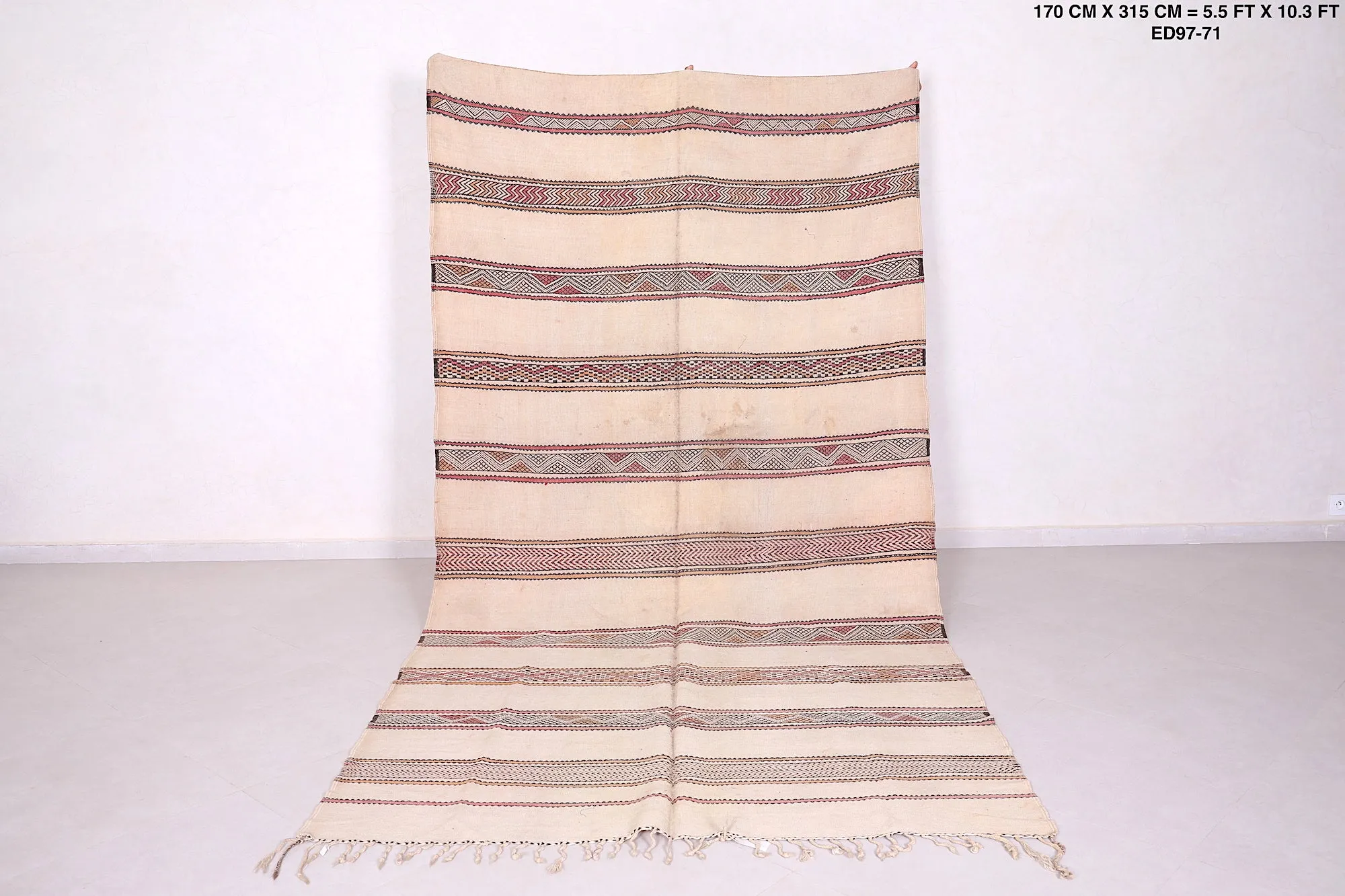 Large Moroccan Kilim Rug - 5.5 FT X 10.3 FT | Neutral Tones with Berber Design