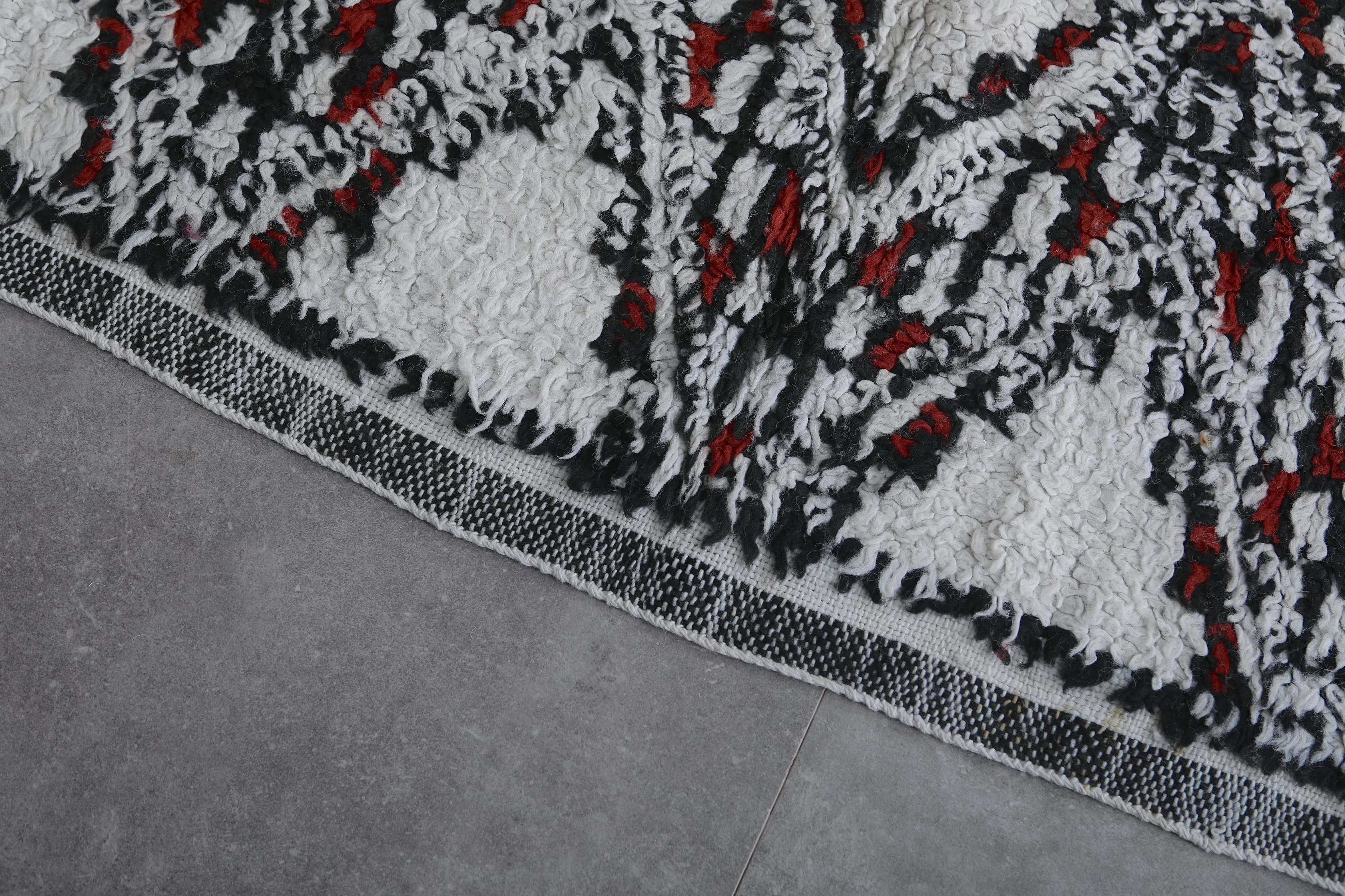 Moroccan Berber Rug – 5.5 x 8.3 ft | Handwoven Artisan Masterpiece