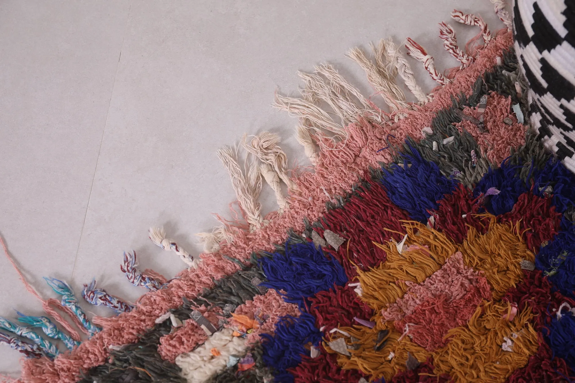 Moroccan Handmade Rug 2.7 X 5.5 Feet - Vintage Berber Design