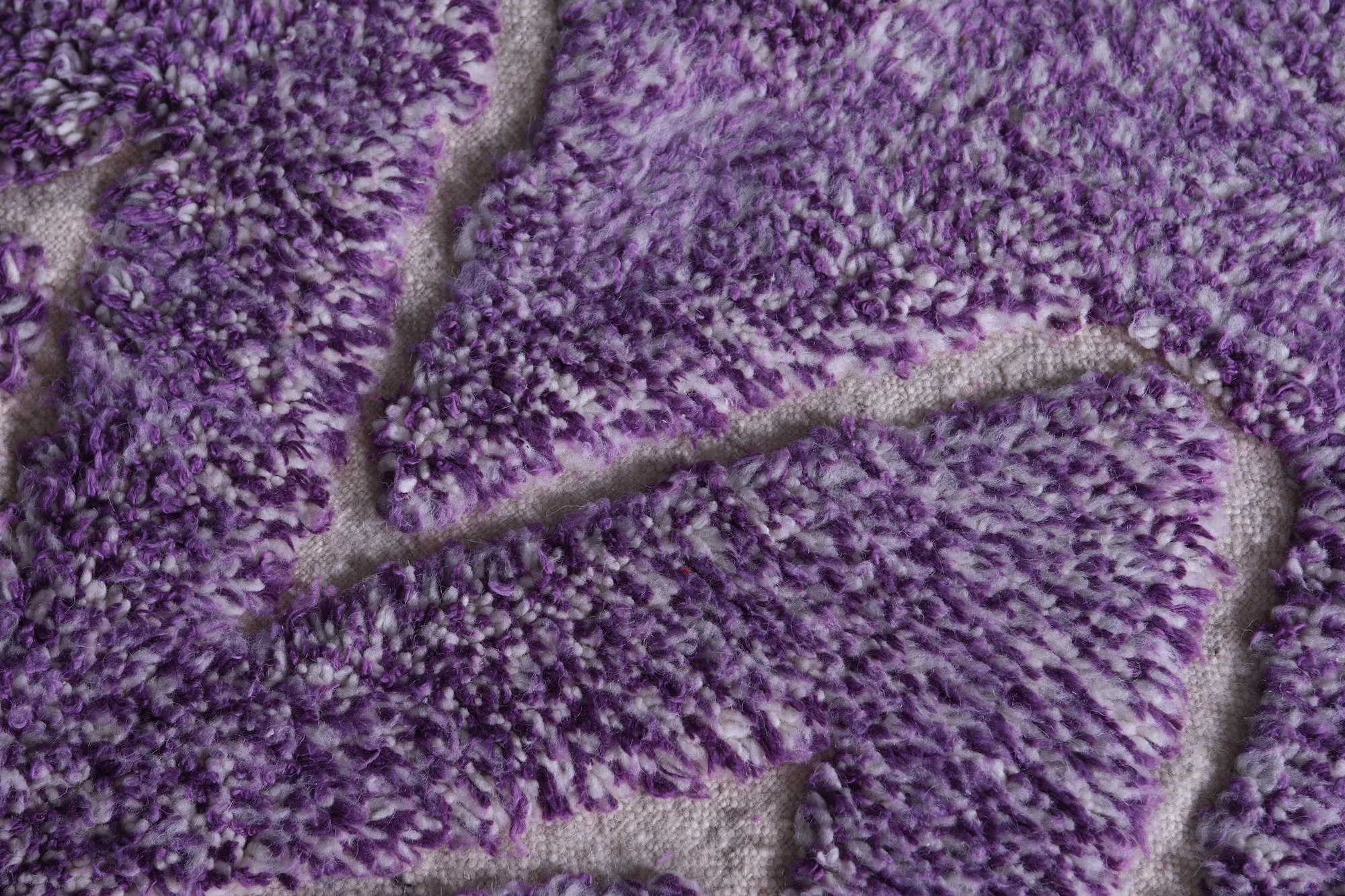 Moroccan Purple Rug 4.8 x 6.2 FT - Unique Diamond Pattern