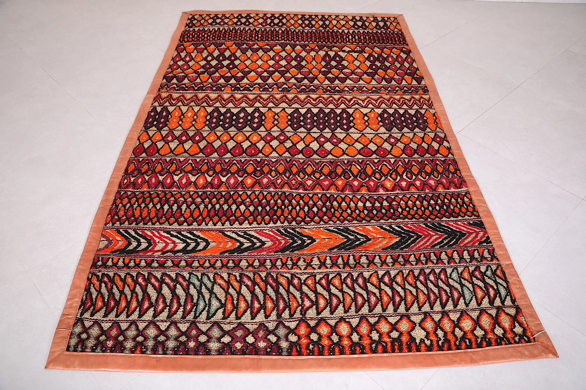 Moroccan rug  4.9 FT X 8 FT