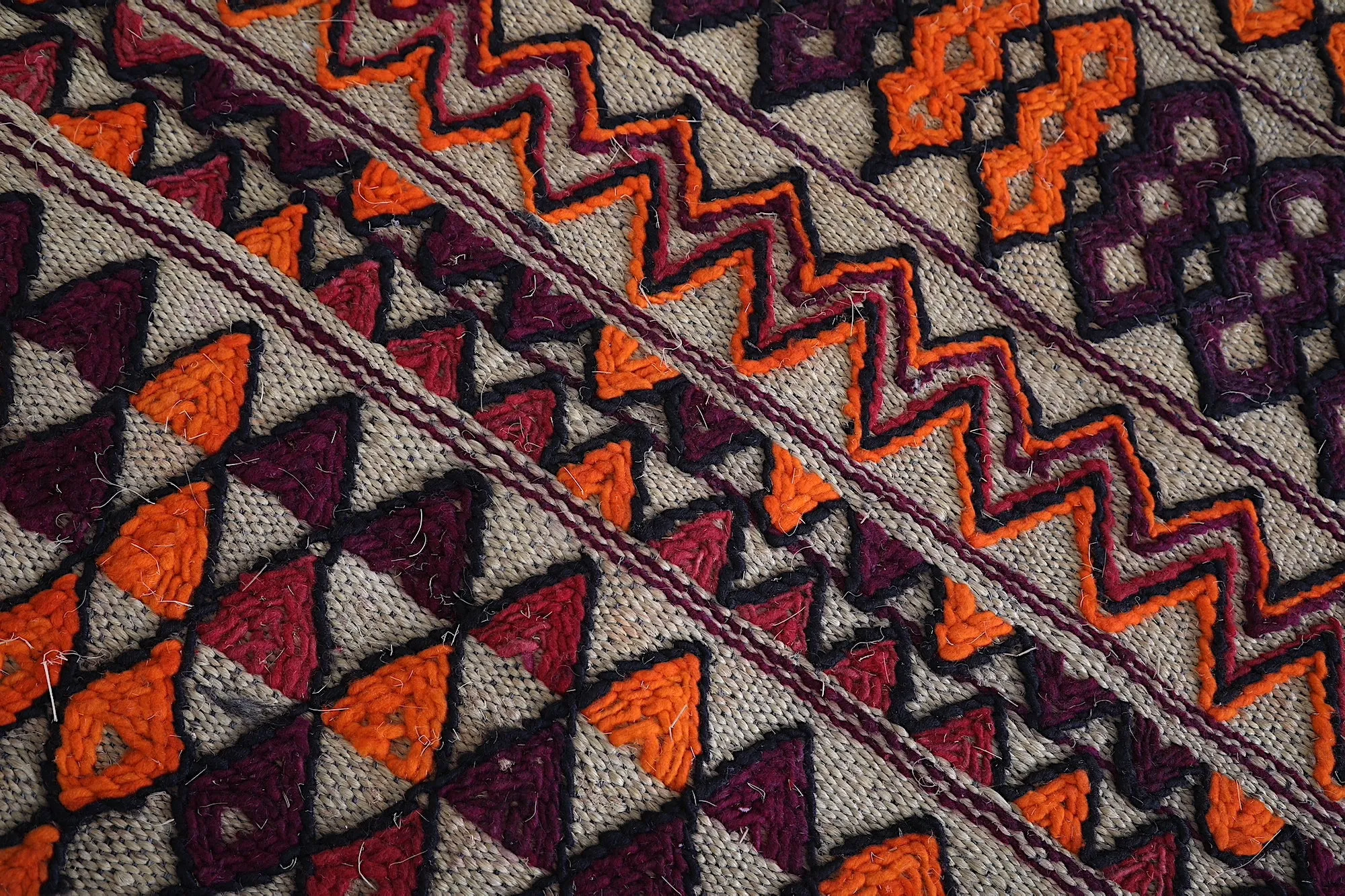Moroccan rug  4.9 FT X 8 FT