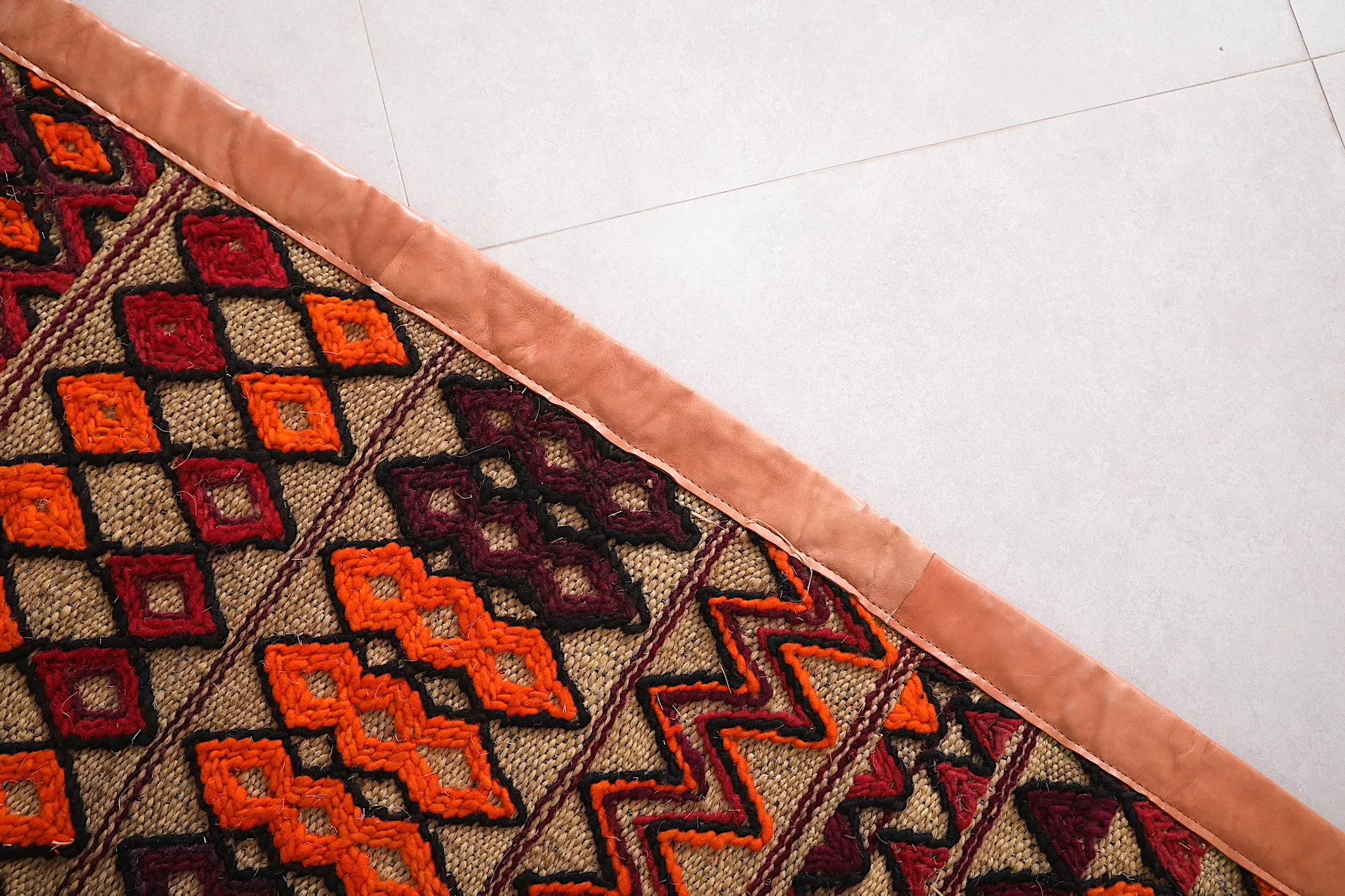 Moroccan rug  4.9 FT X 8 FT