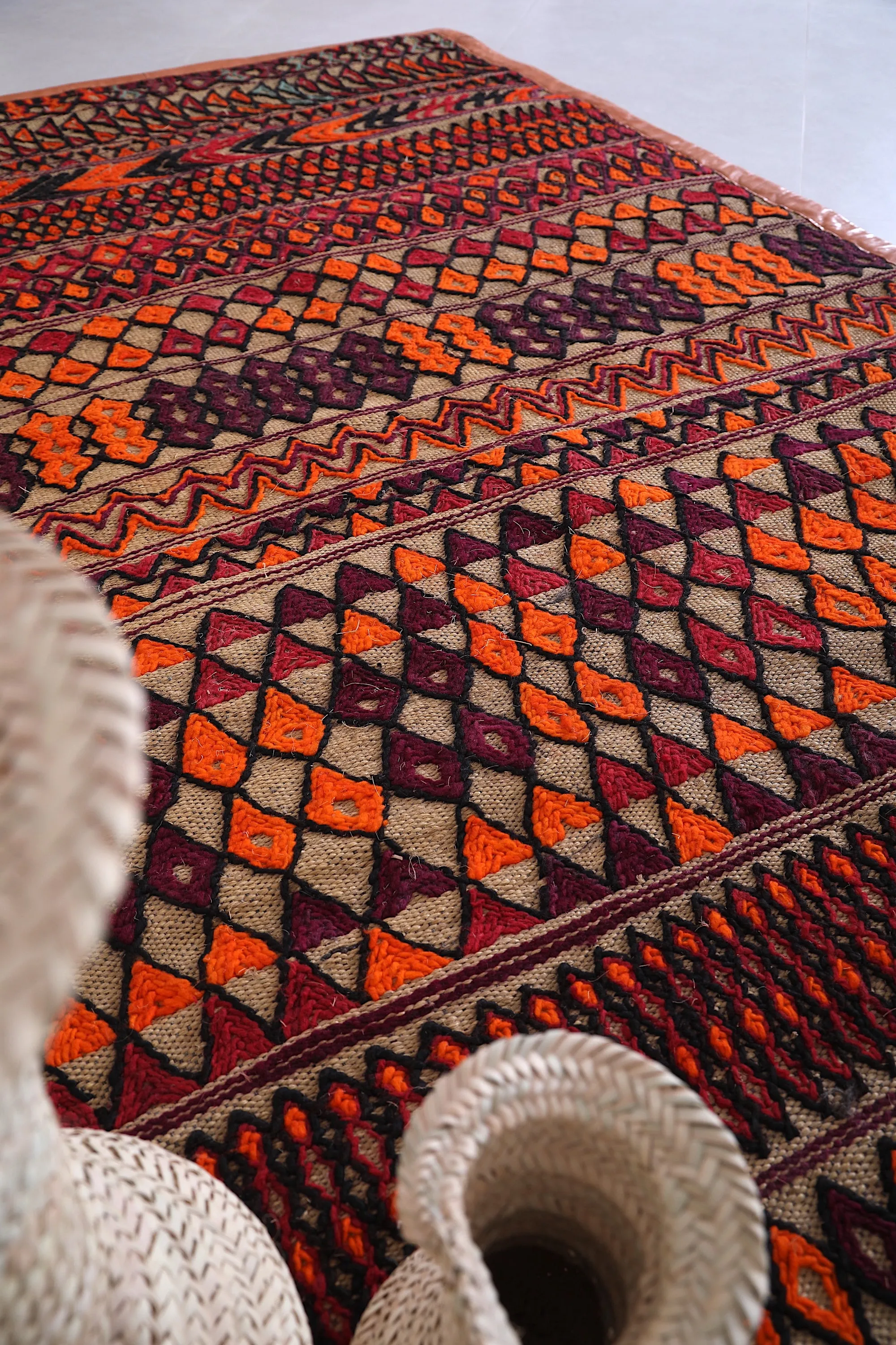 Moroccan rug  4.9 FT X 8 FT