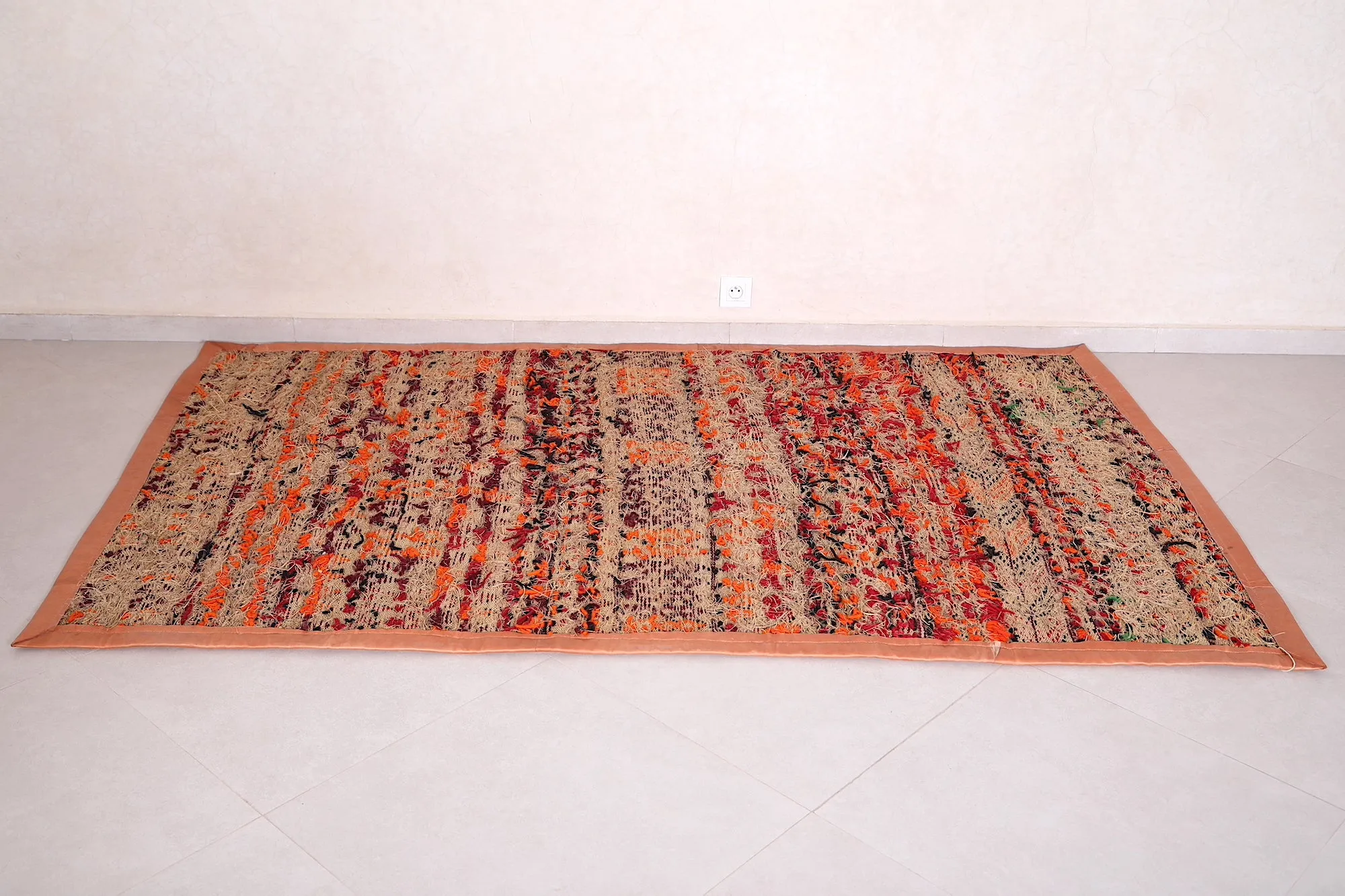 Moroccan rug  4.9 FT X 8 FT