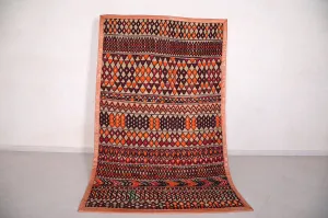 Moroccan rug  4.9 FT X 8 FT