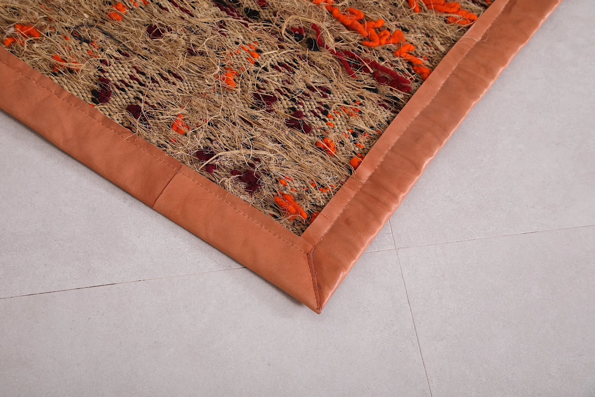 Moroccan rug  4.9 FT X 8 FT