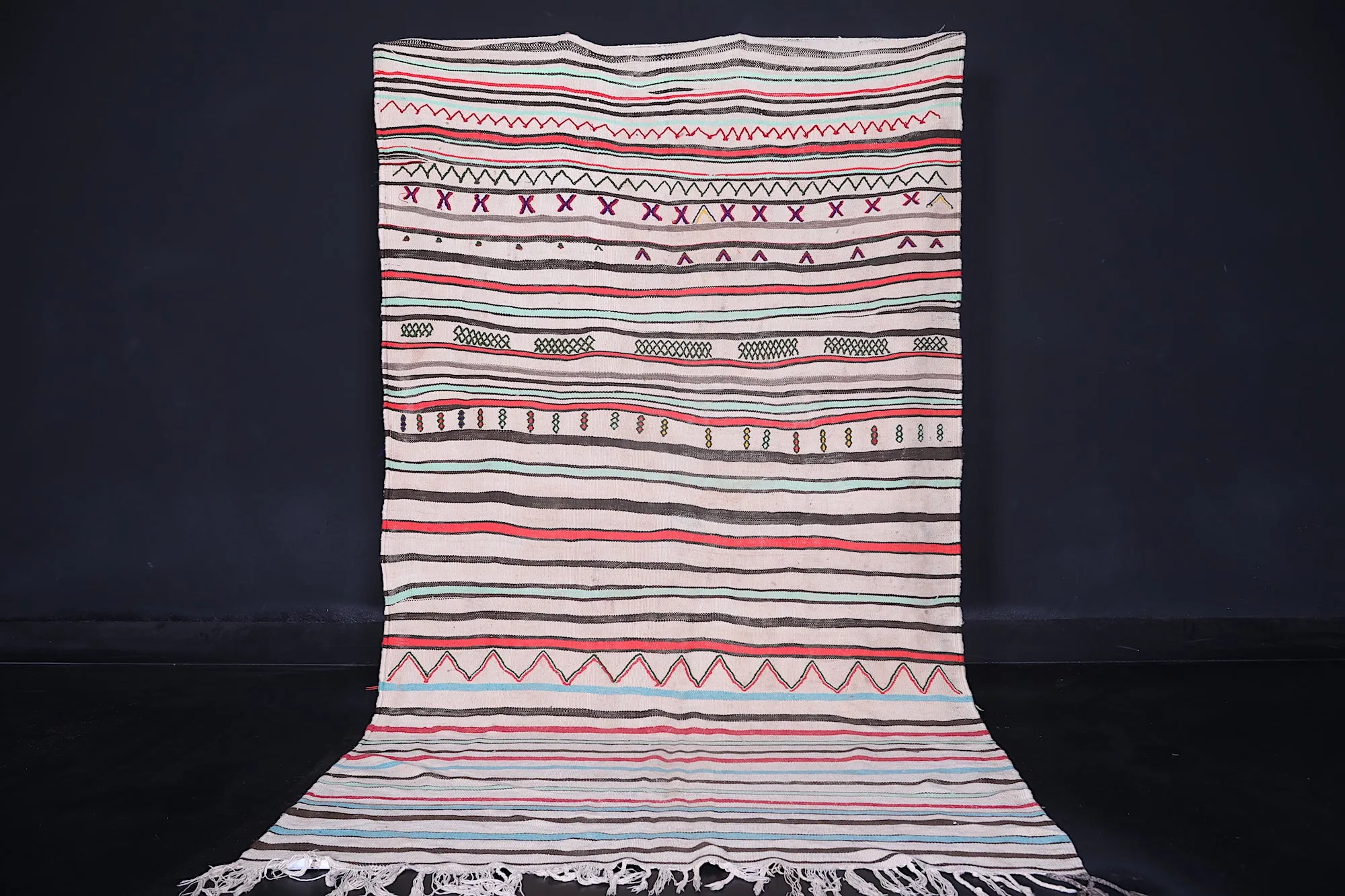 Moroccan Rug 4.9 FT x 8.3 FT – Handwoven Boho Chic Carpet