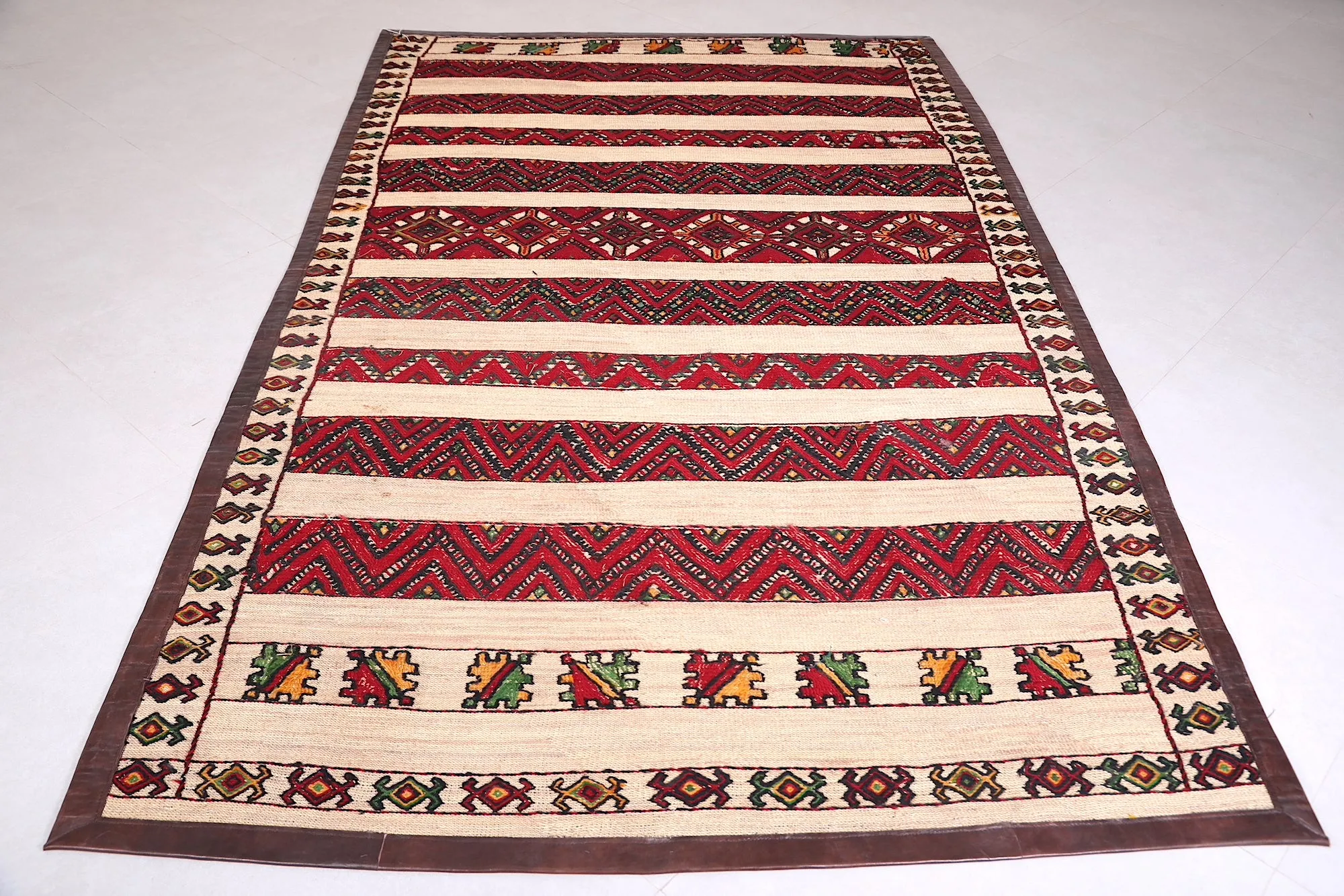 Moroccan rug 6 FT X 10 FT