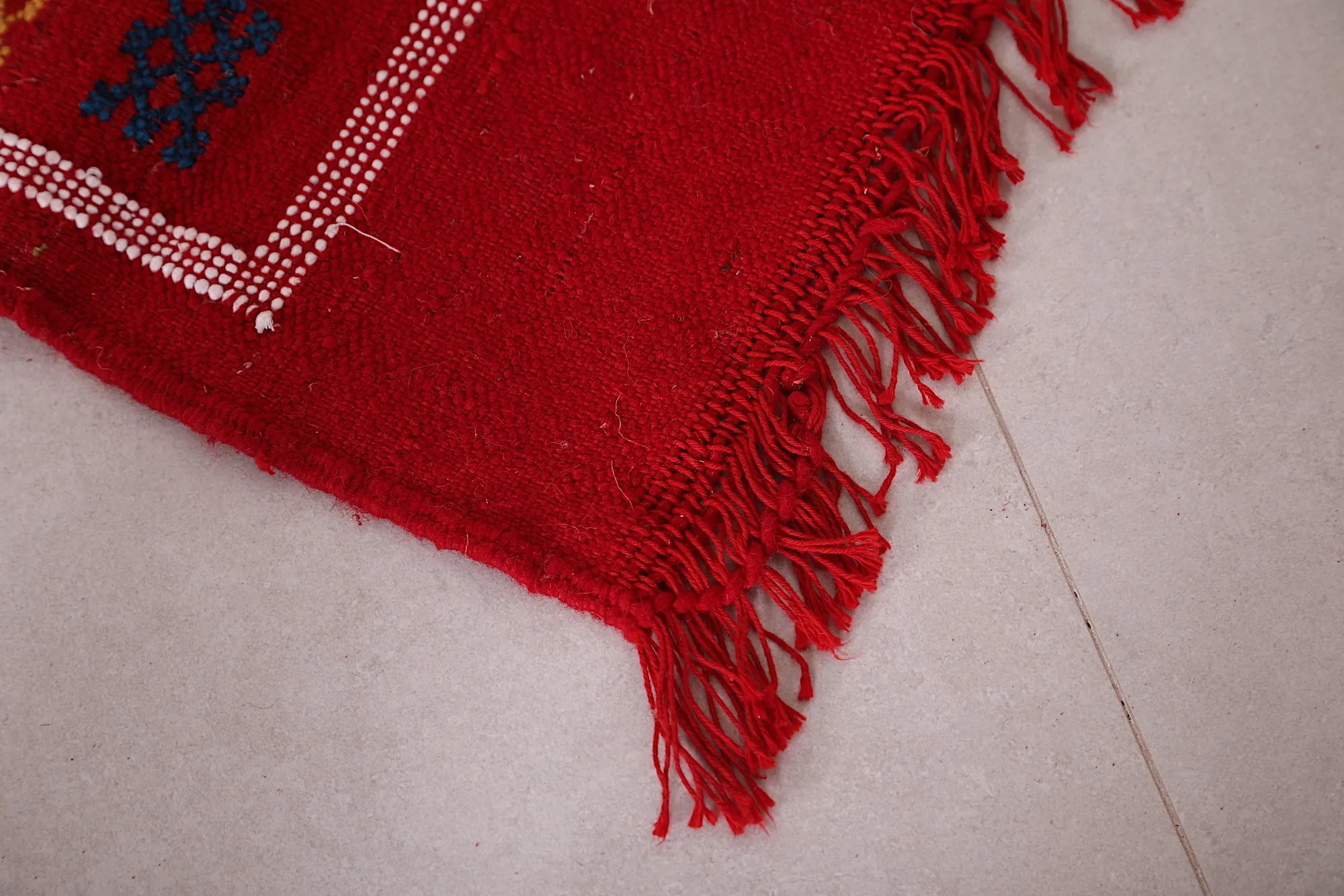 Moroccan Rug - Vibrant Red Handwoven Design - 3.2x4.8 ft