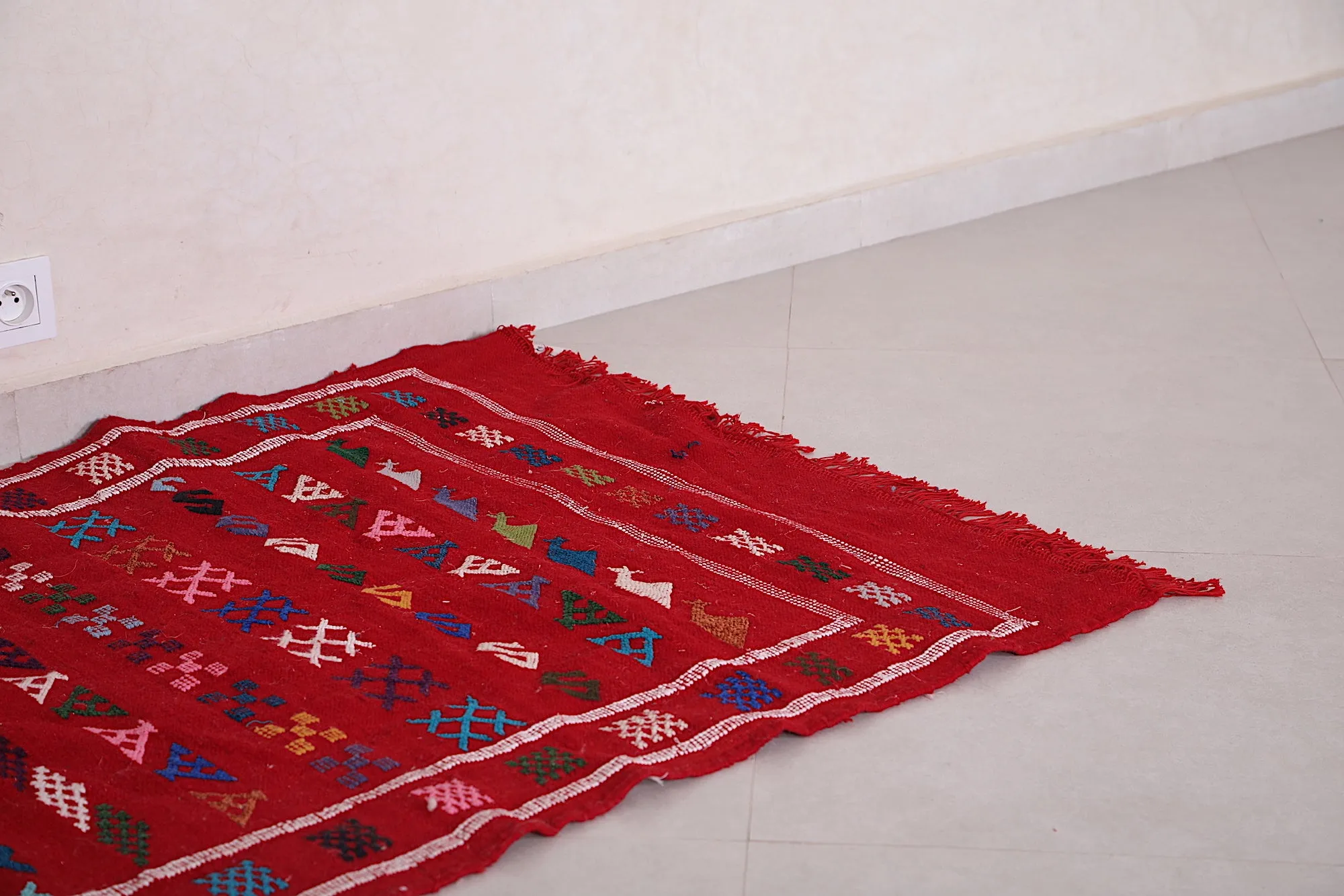 Moroccan Rug - Vibrant Red Handwoven Design - 3.2x4.8 ft
