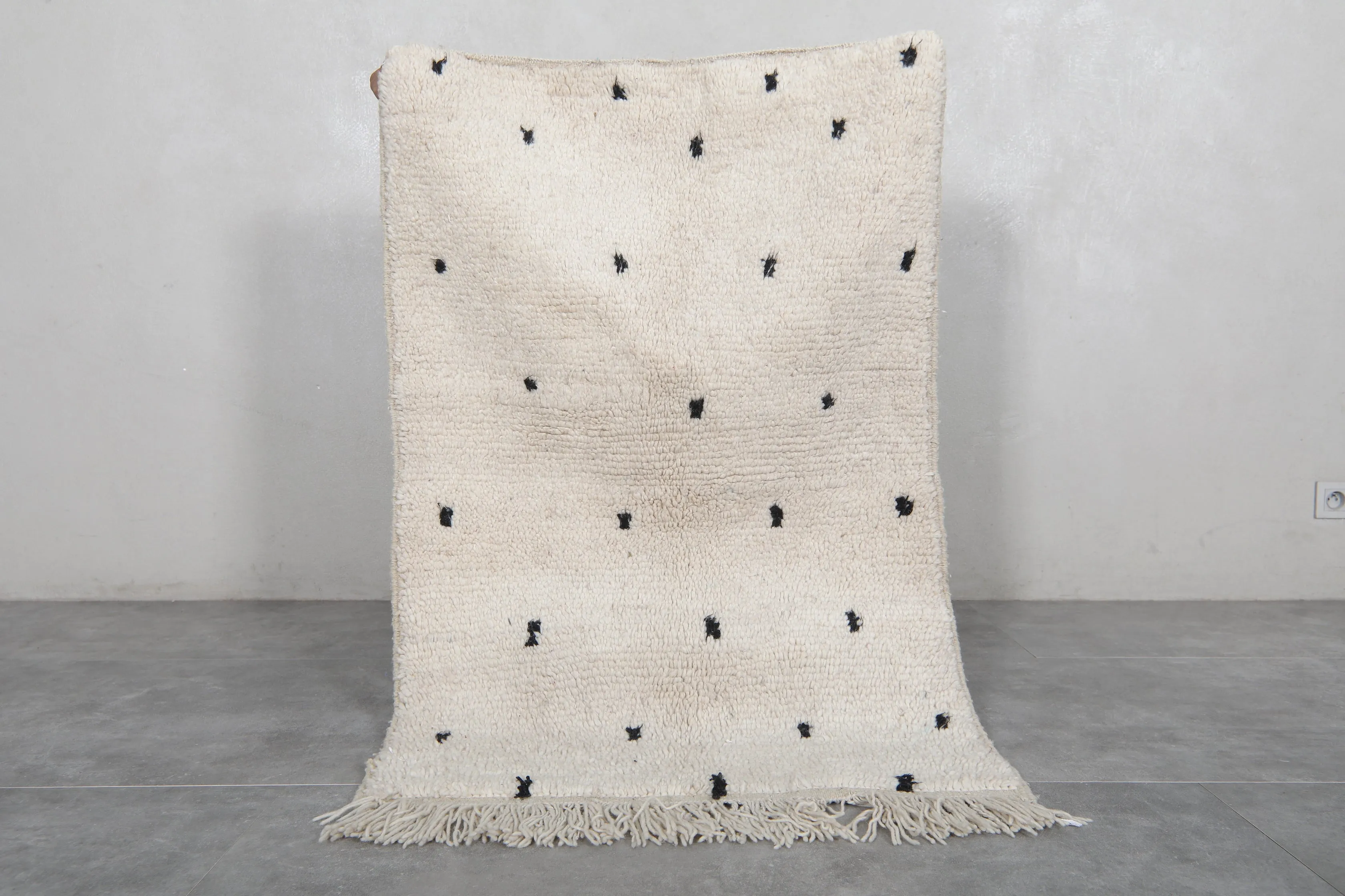 Moroccan Vintage Rug 2.8 x 4.4 ft - Dotted Area Rug