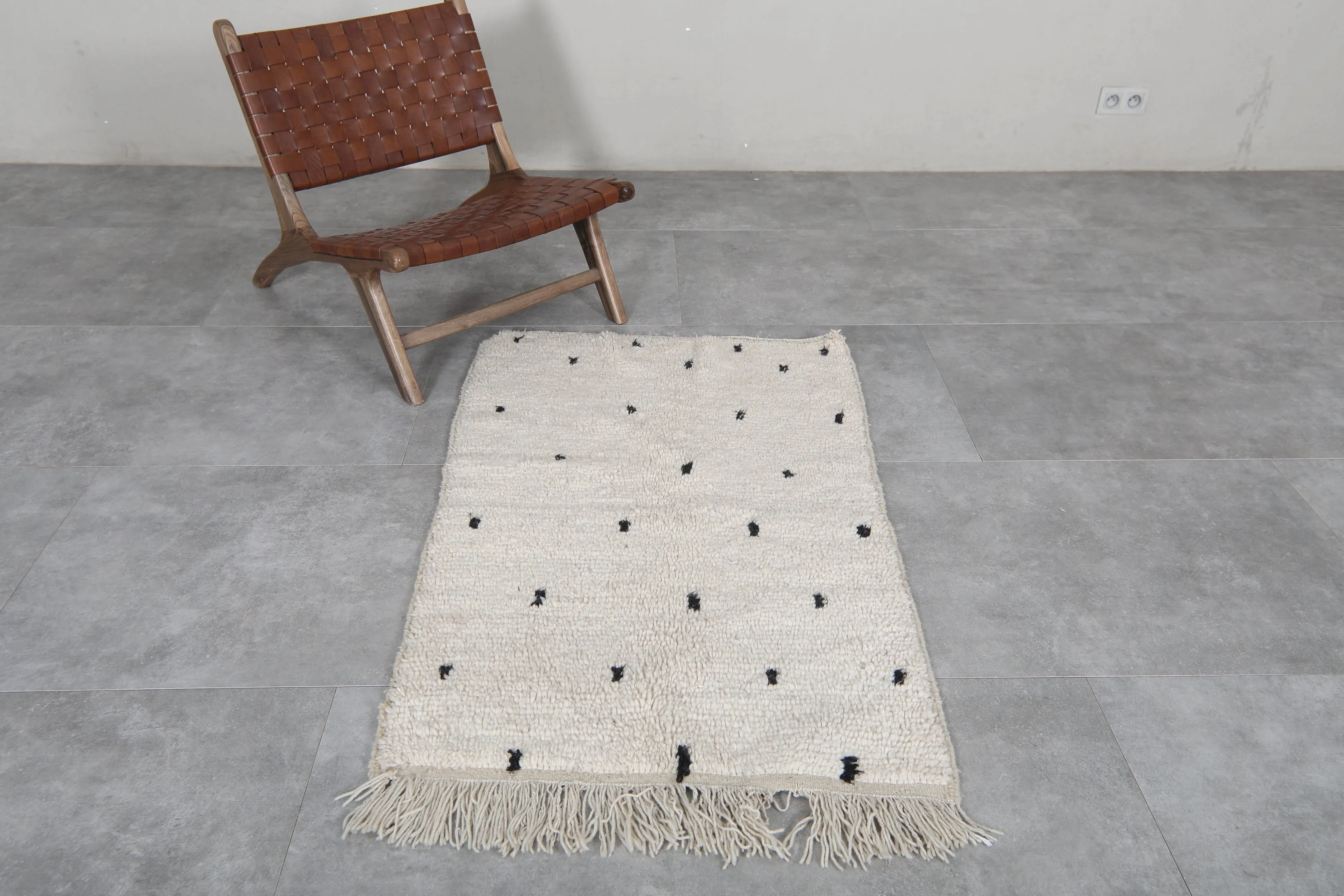 Moroccan Vintage Rug 2.8 x 4.4 ft - Dotted Area Rug
