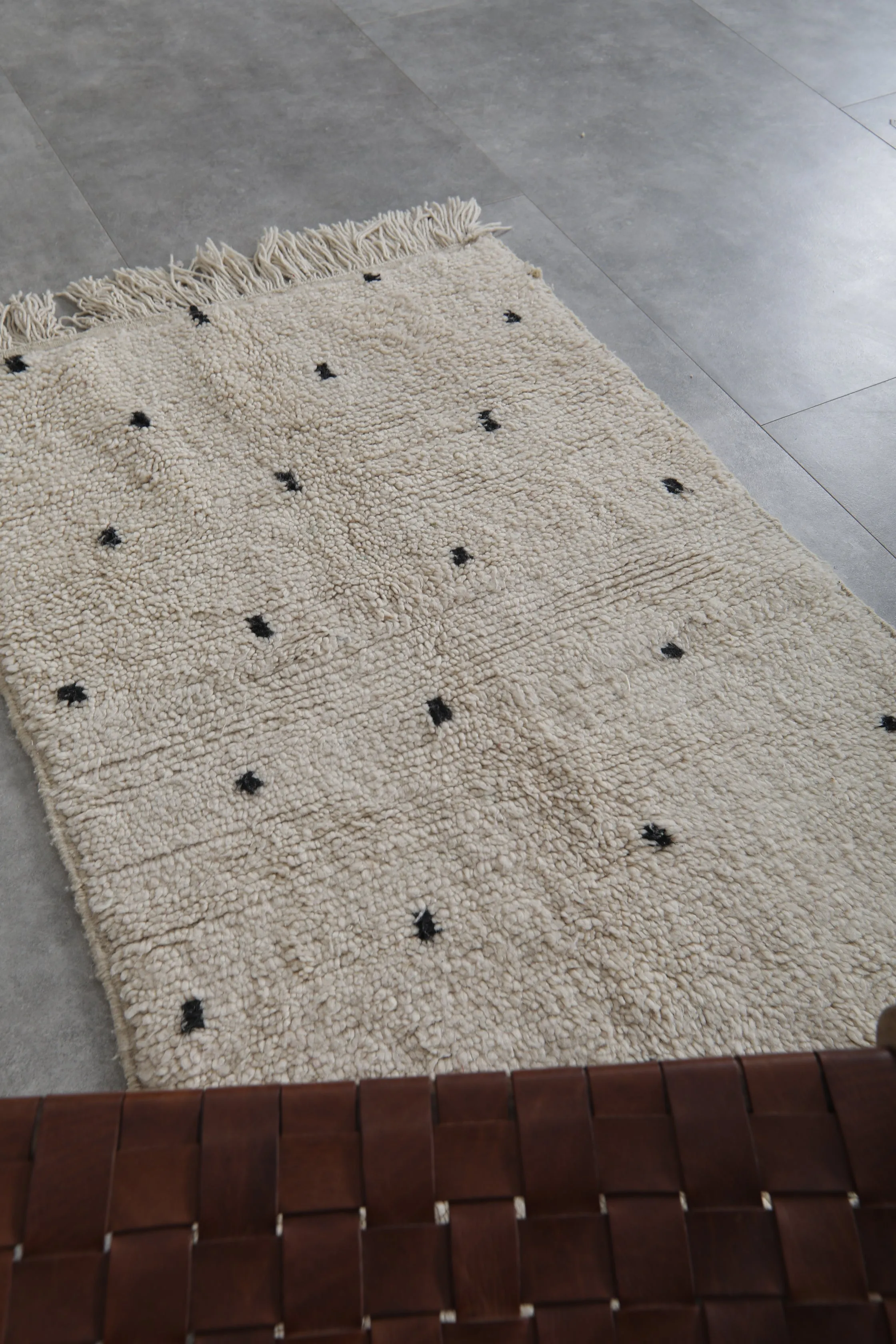 Moroccan Vintage Rug 2.8 x 4.4 ft - Dotted Area Rug