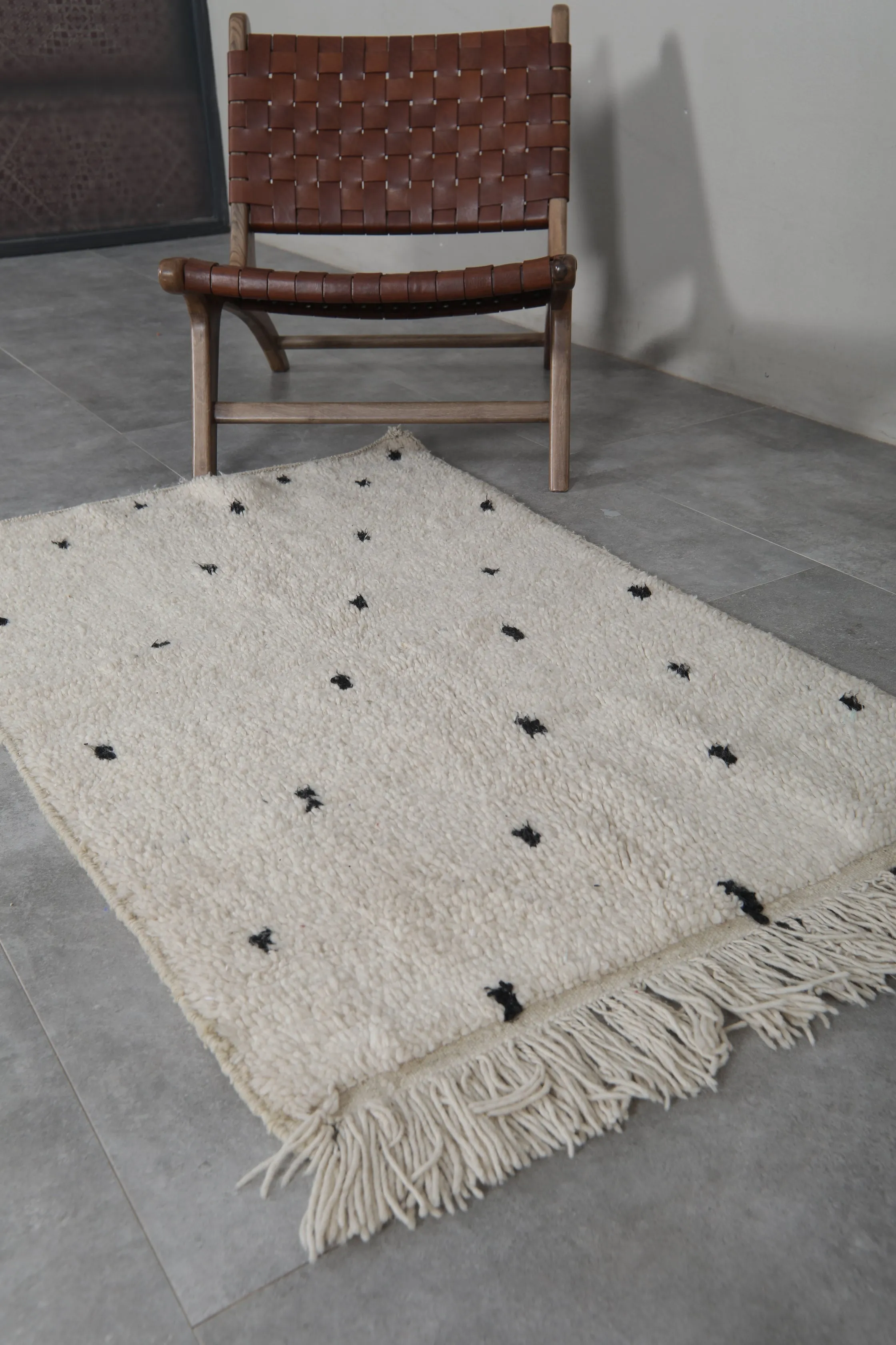 Moroccan Vintage Rug 2.8 x 4.4 ft - Dotted Area Rug