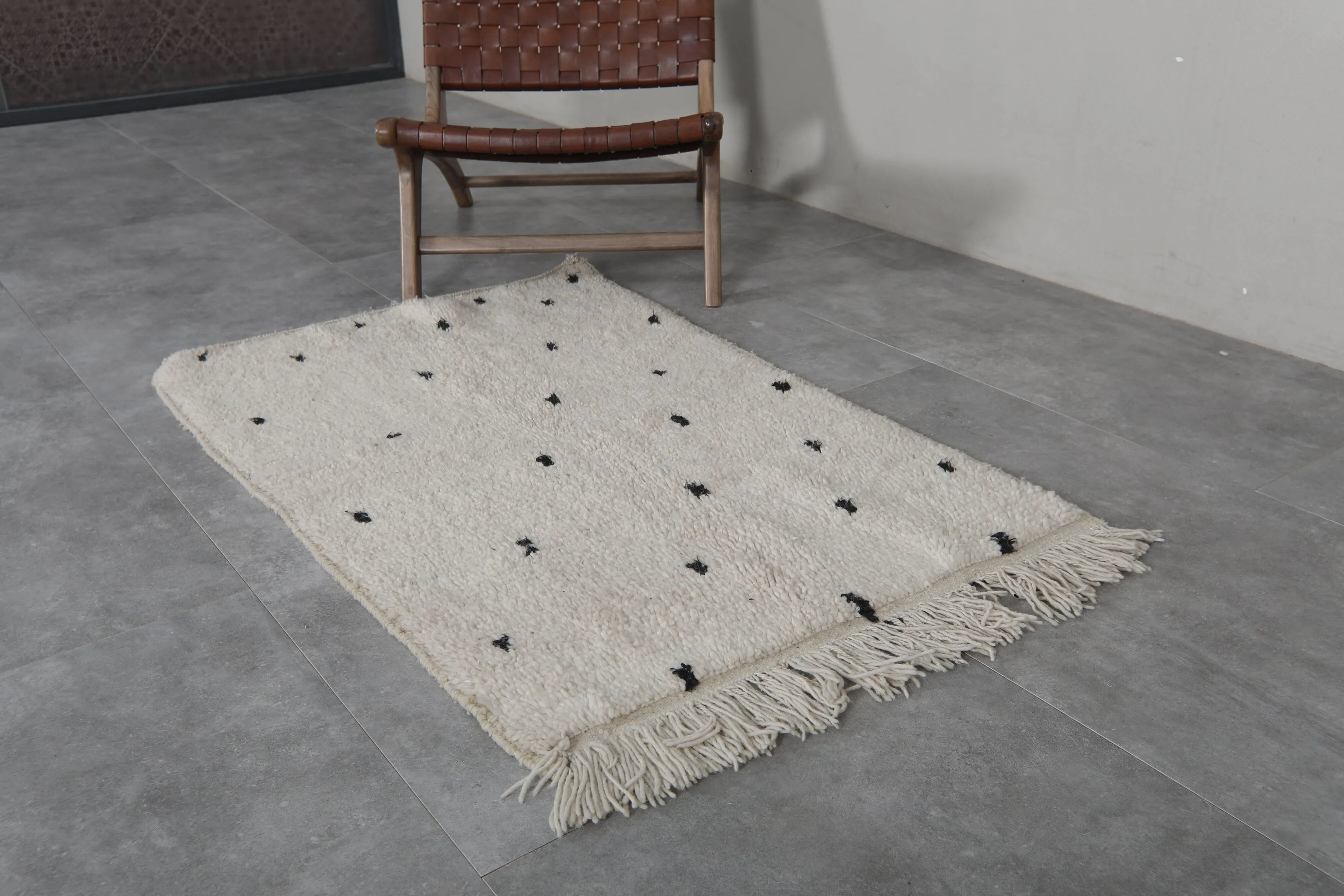 Moroccan Vintage Rug 2.8 x 4.4 ft - Dotted Area Rug