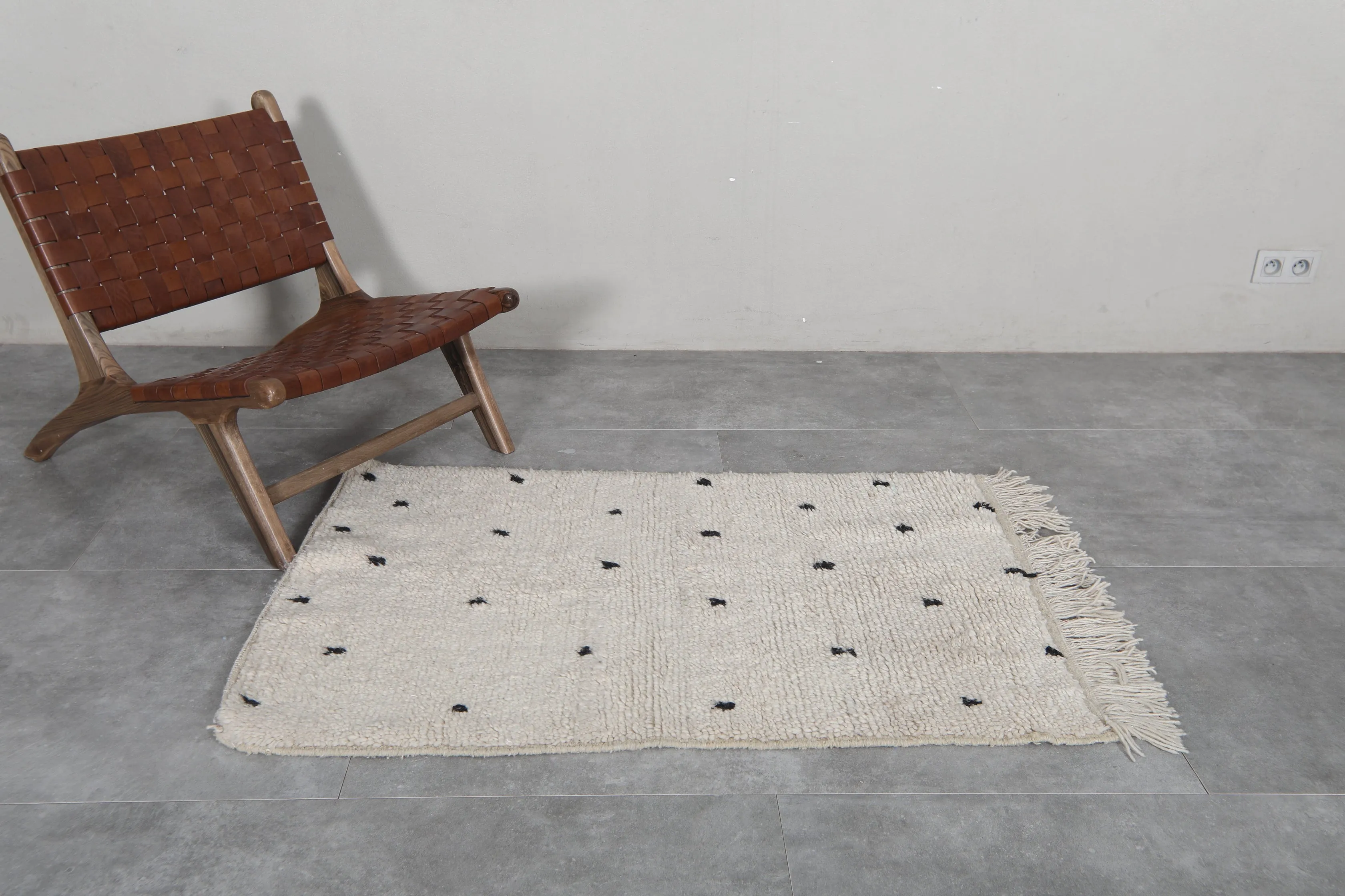 Moroccan Vintage Rug 2.8 x 4.4 ft - Dotted Area Rug