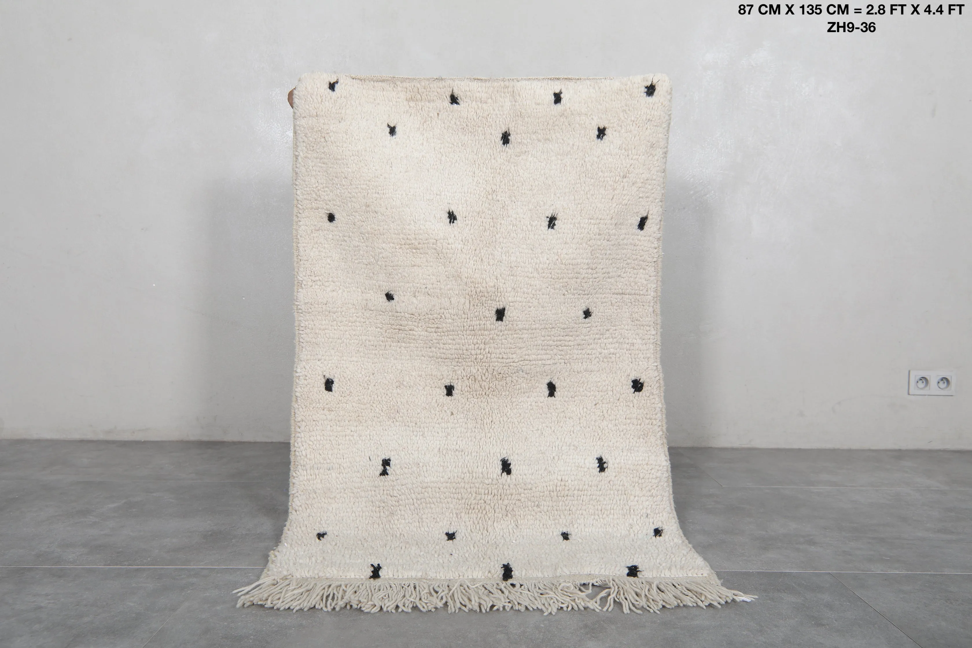 Moroccan Vintage Rug 2.8 x 4.4 ft - Dotted Area Rug