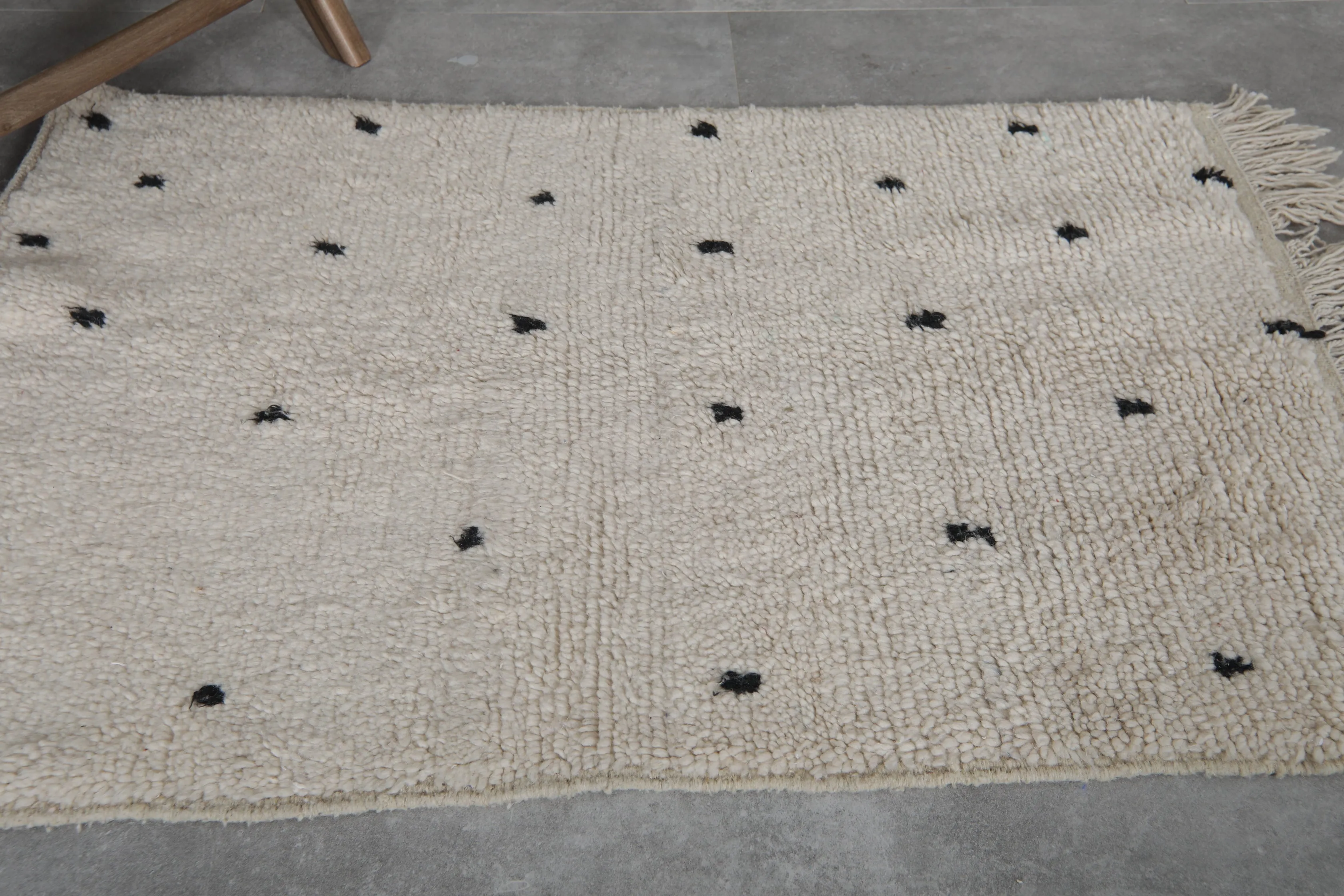 Moroccan Vintage Rug 2.8 x 4.4 ft - Dotted Area Rug