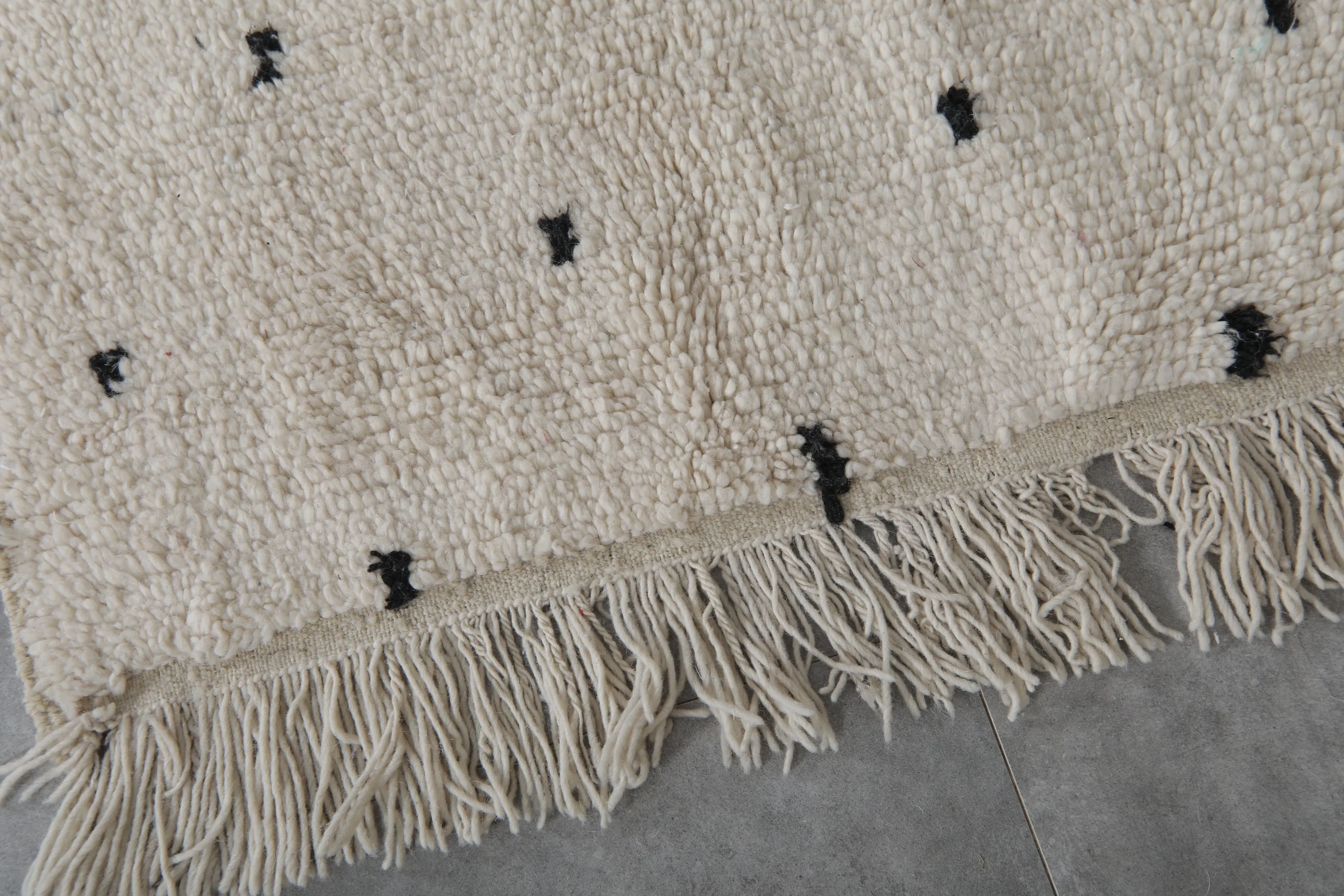 Moroccan Vintage Rug 2.8 x 4.4 ft - Dotted Area Rug