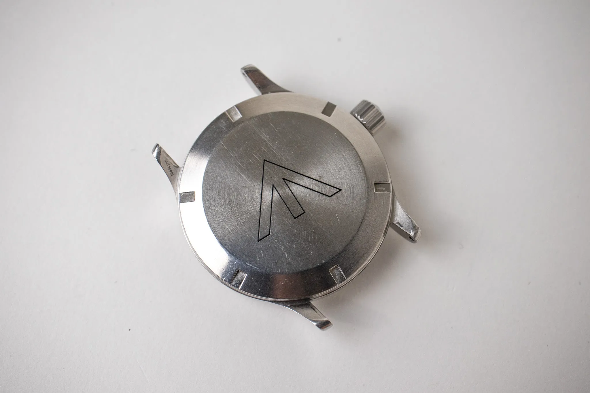 Omega Dynamic 5202.51.00 Broad arrow