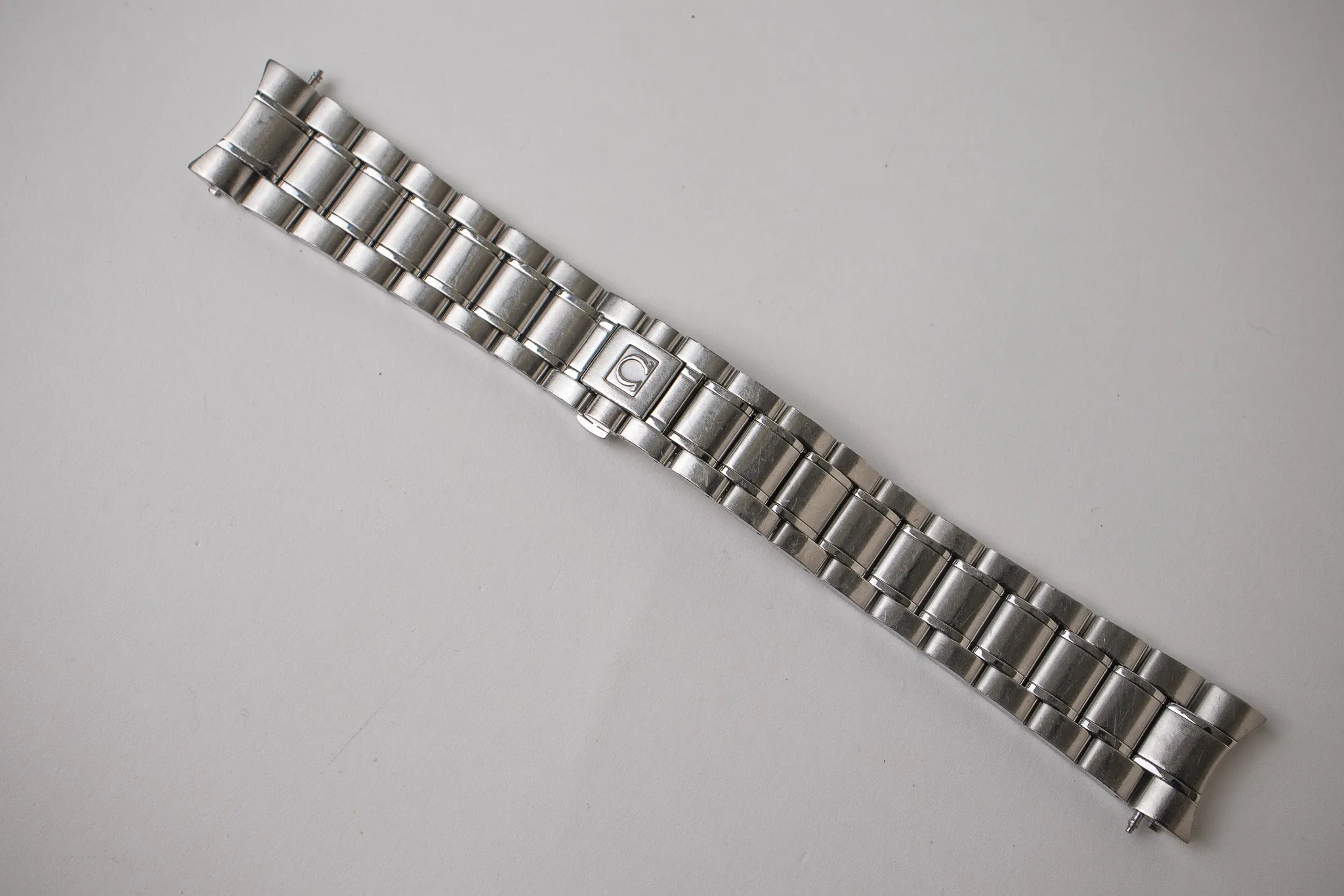 Omega Dynamic 5202.51.00 Broad arrow