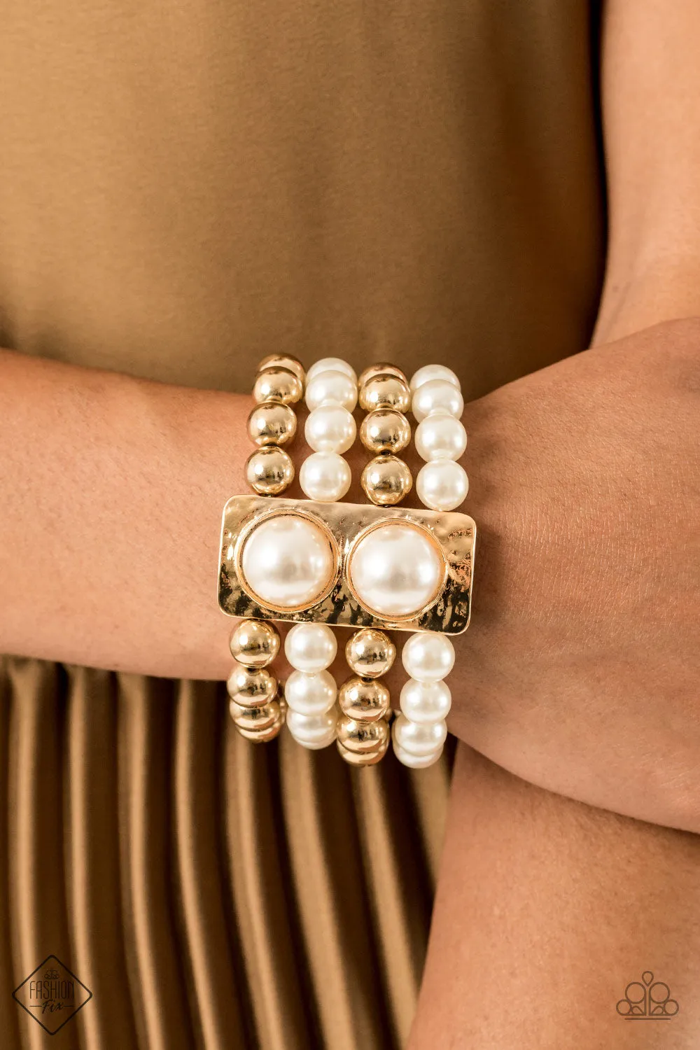 Paparazzi - Fiercely 5th Avenue - Pearl Set -Fashion Fix 10-20
