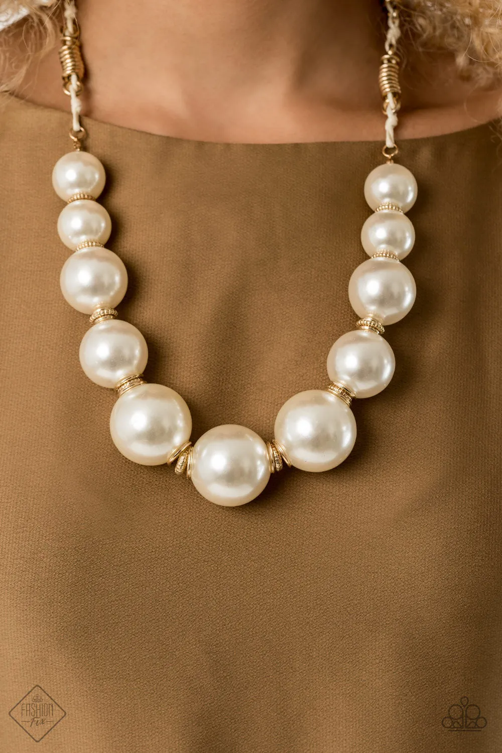 Paparazzi - Fiercely 5th Avenue - Pearl Set -Fashion Fix 10-20