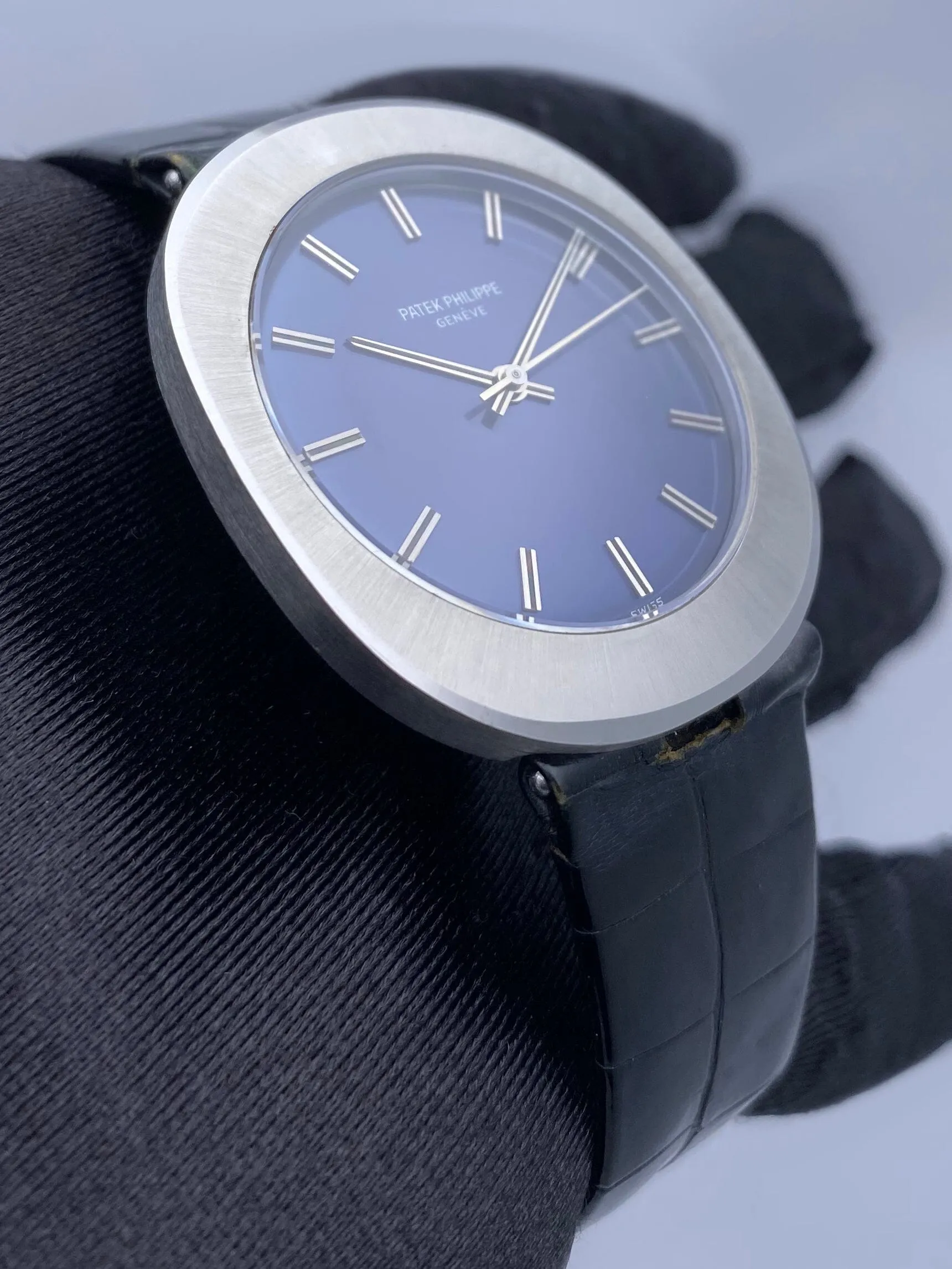Patek Philippe Vintage 3580 Blue Dial Jumbo "UFO" Watch Box Papers