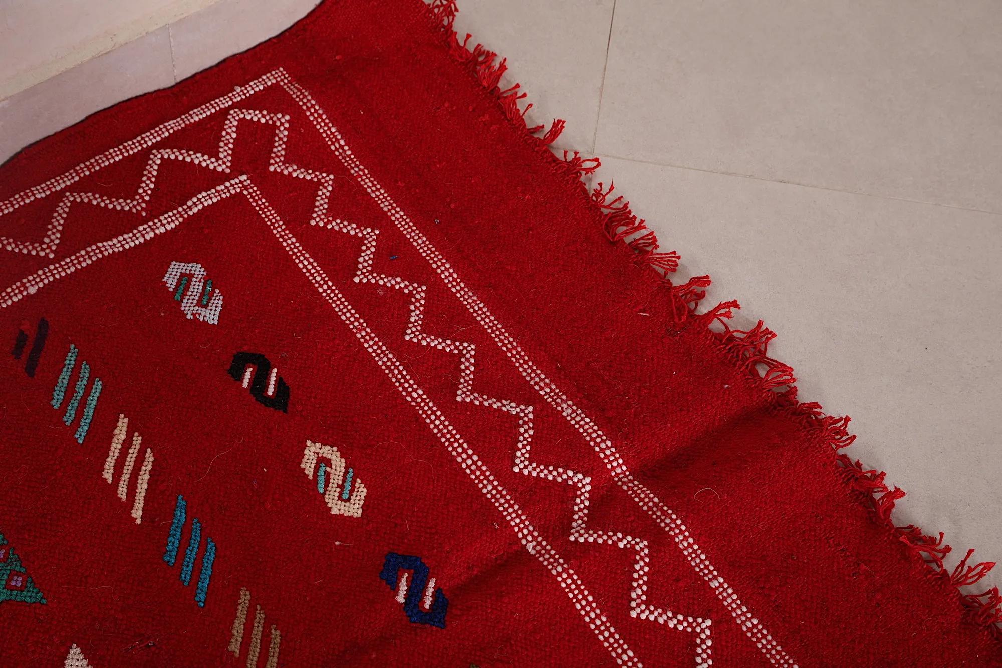 Red Handwoven Moroccan Rug - Kilim 3.1 FT X 4.6 FT