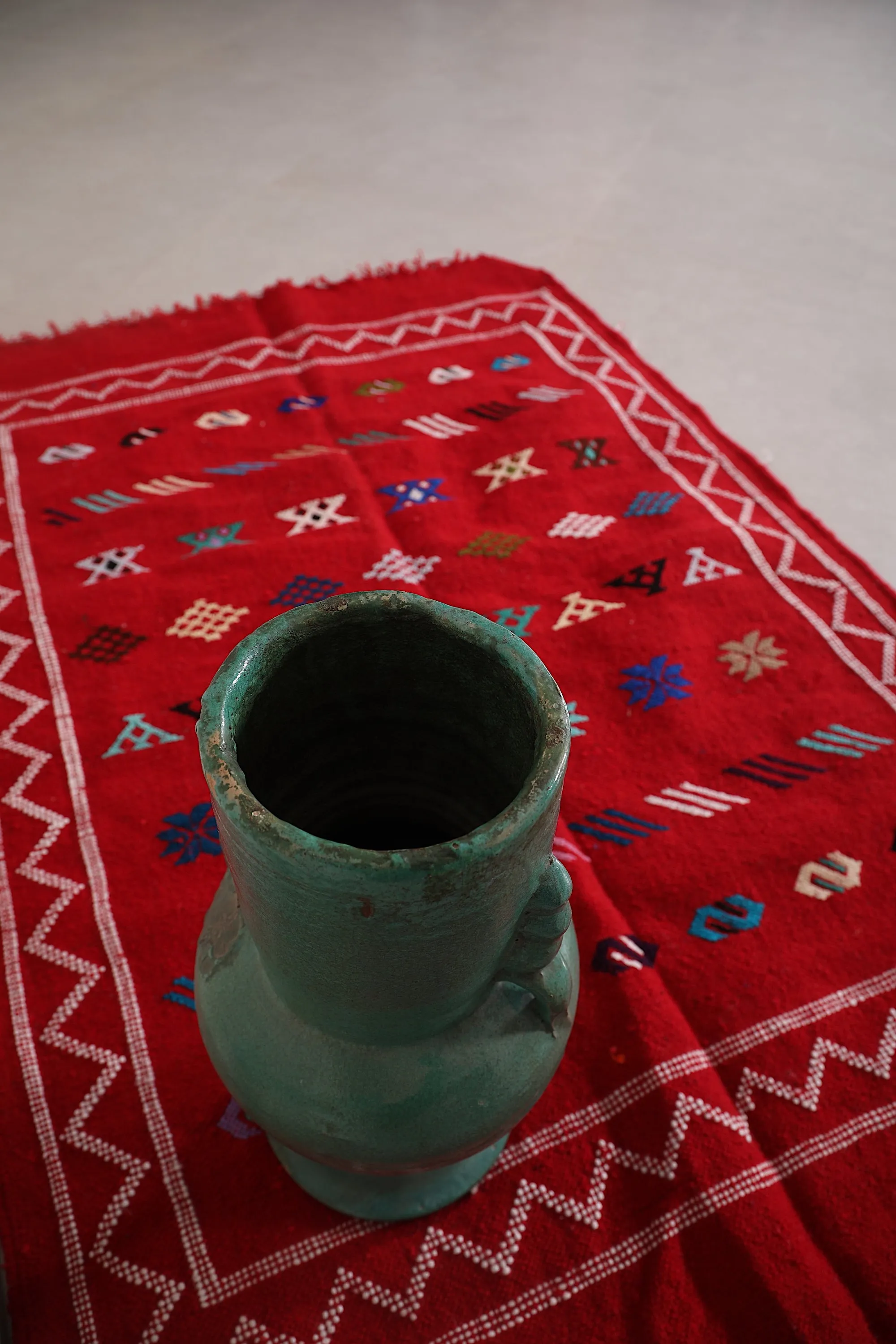 Red Handwoven Moroccan Rug - Kilim 3.1 FT X 4.6 FT