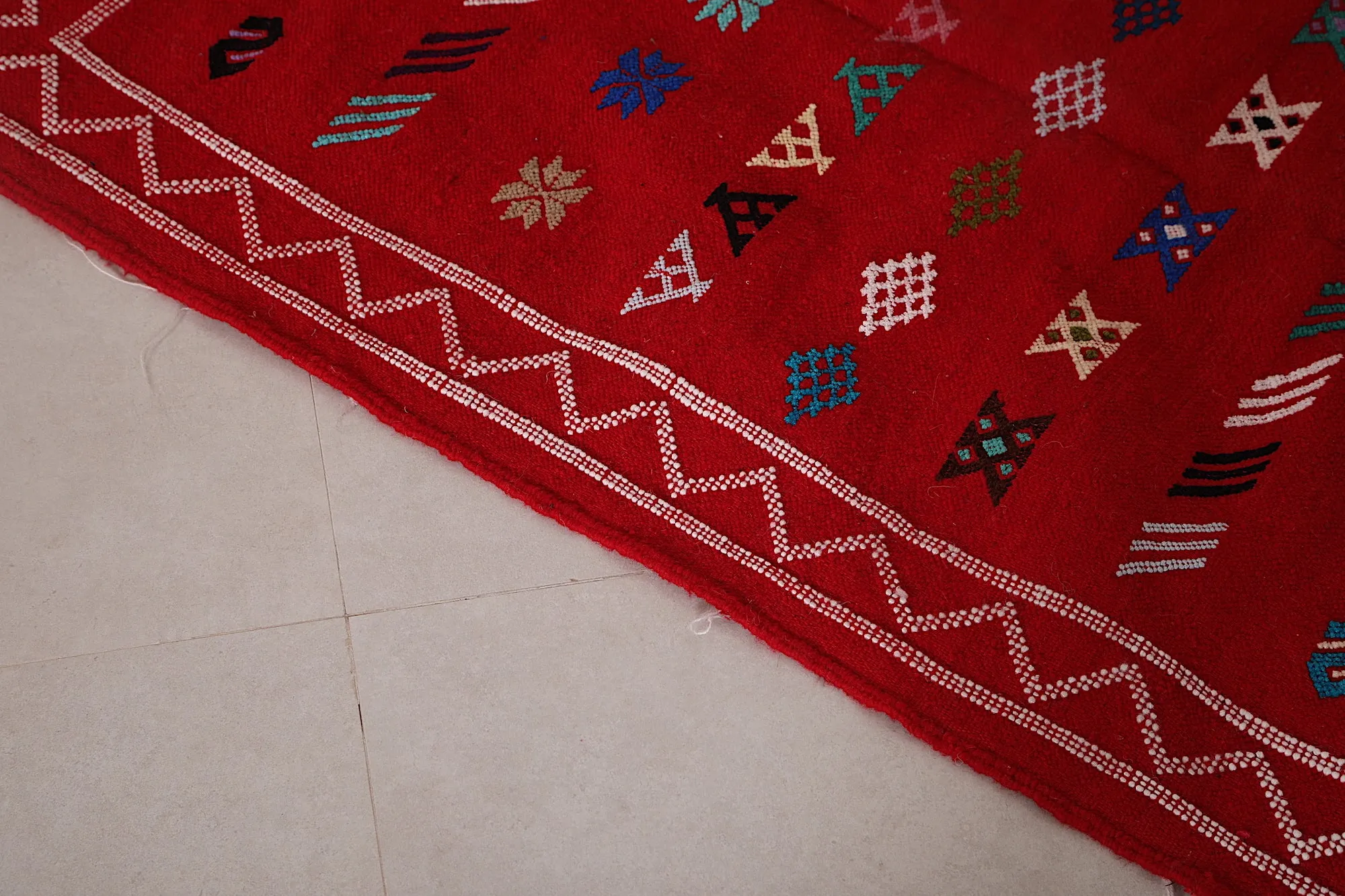 Red Handwoven Moroccan Rug - Kilim 3.1 FT X 4.6 FT