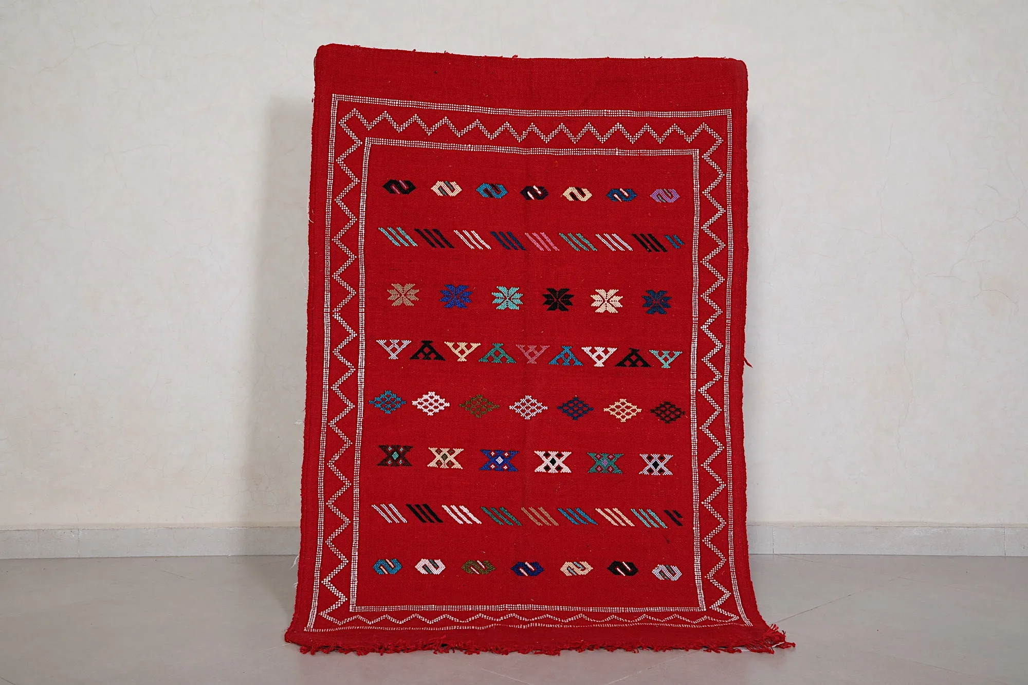 Red Handwoven Moroccan Rug - Kilim 3.1 FT X 4.6 FT
