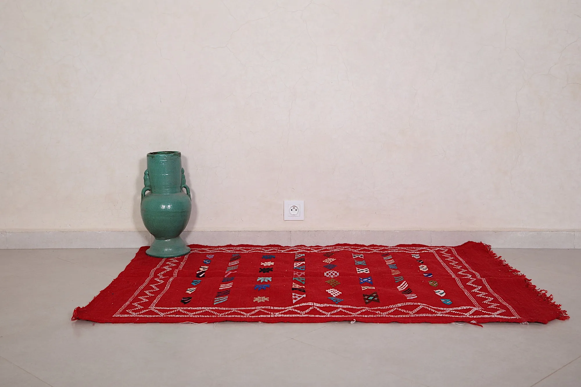Red Handwoven Moroccan Rug - Kilim 3.1 FT X 4.6 FT