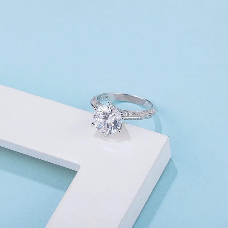 Round Cut Moissanite Diamond Classic Ring