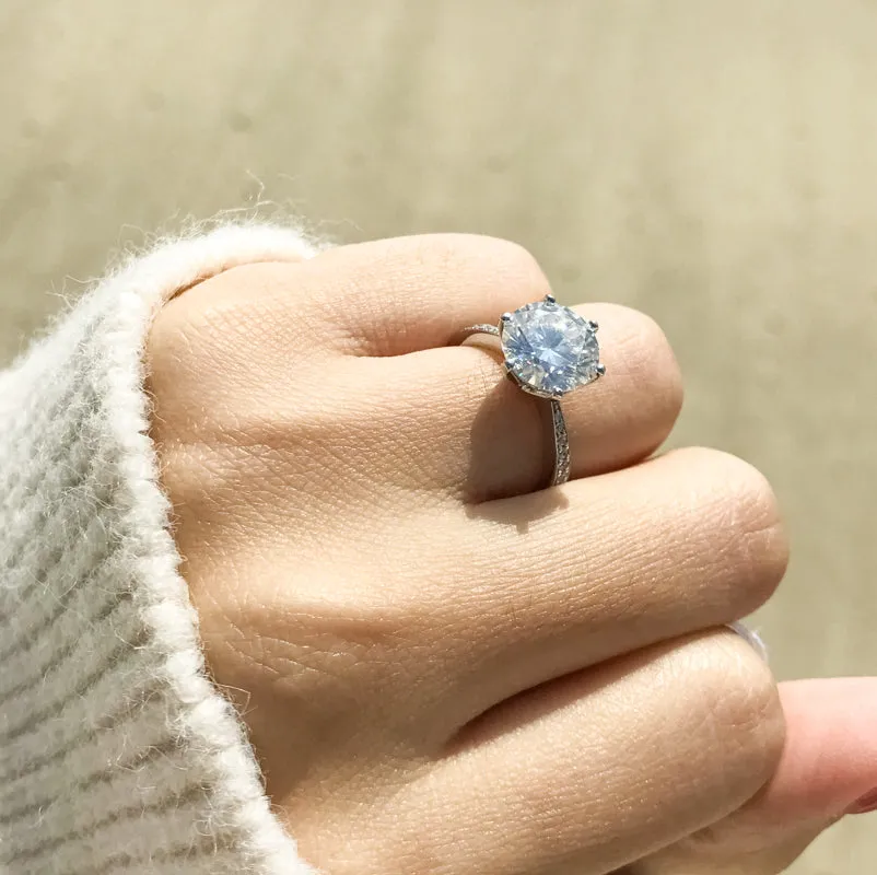 Round Cut Moissanite Diamond Classic Ring