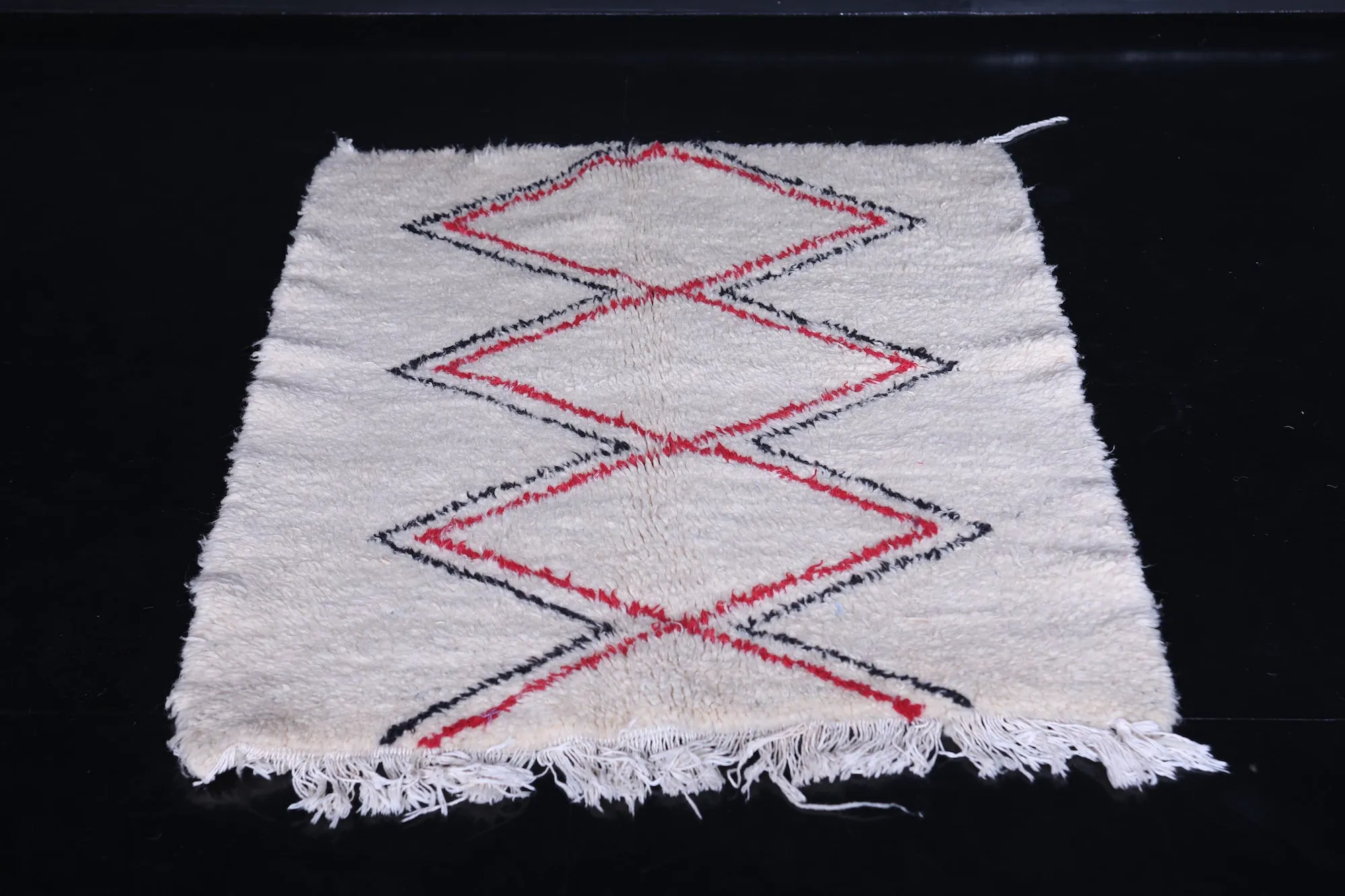 Small Azilal Runner Rug 3.3 x 4.6 Feet – Minimalist Moroccan Style