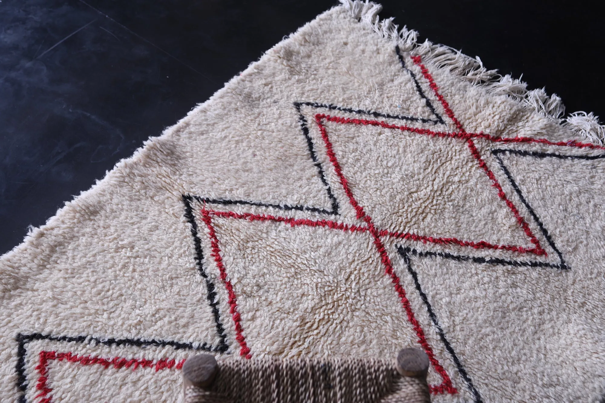 Small Azilal Runner Rug 3.3 x 4.6 Feet – Minimalist Moroccan Style