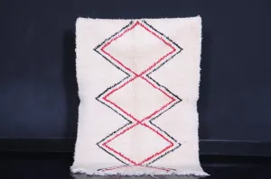 Small Azilal Runner Rug 3.3 x 4.6 Feet – Minimalist Moroccan Style