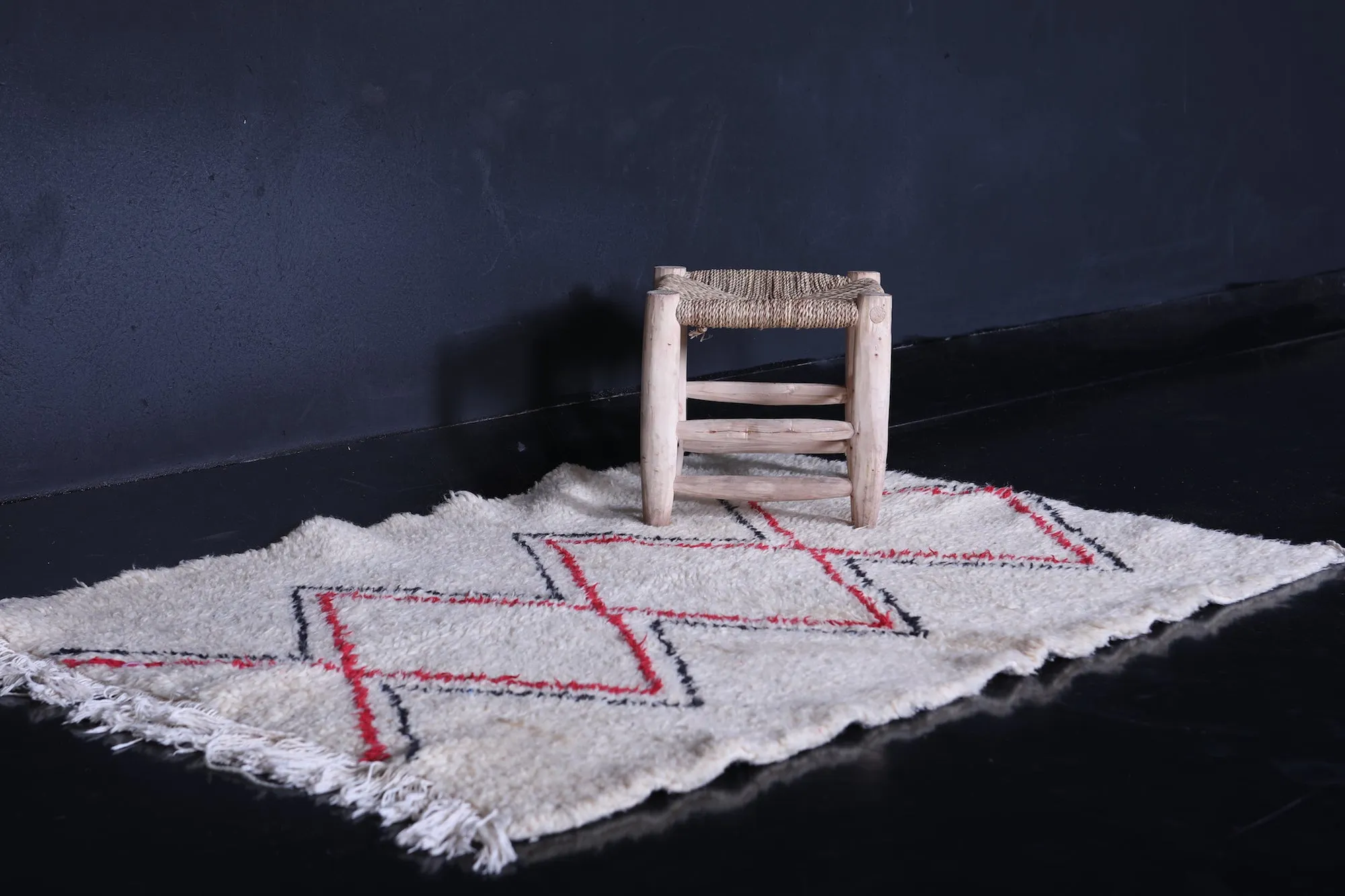 Small Azilal Runner Rug 3.3 x 4.6 Feet – Minimalist Moroccan Style