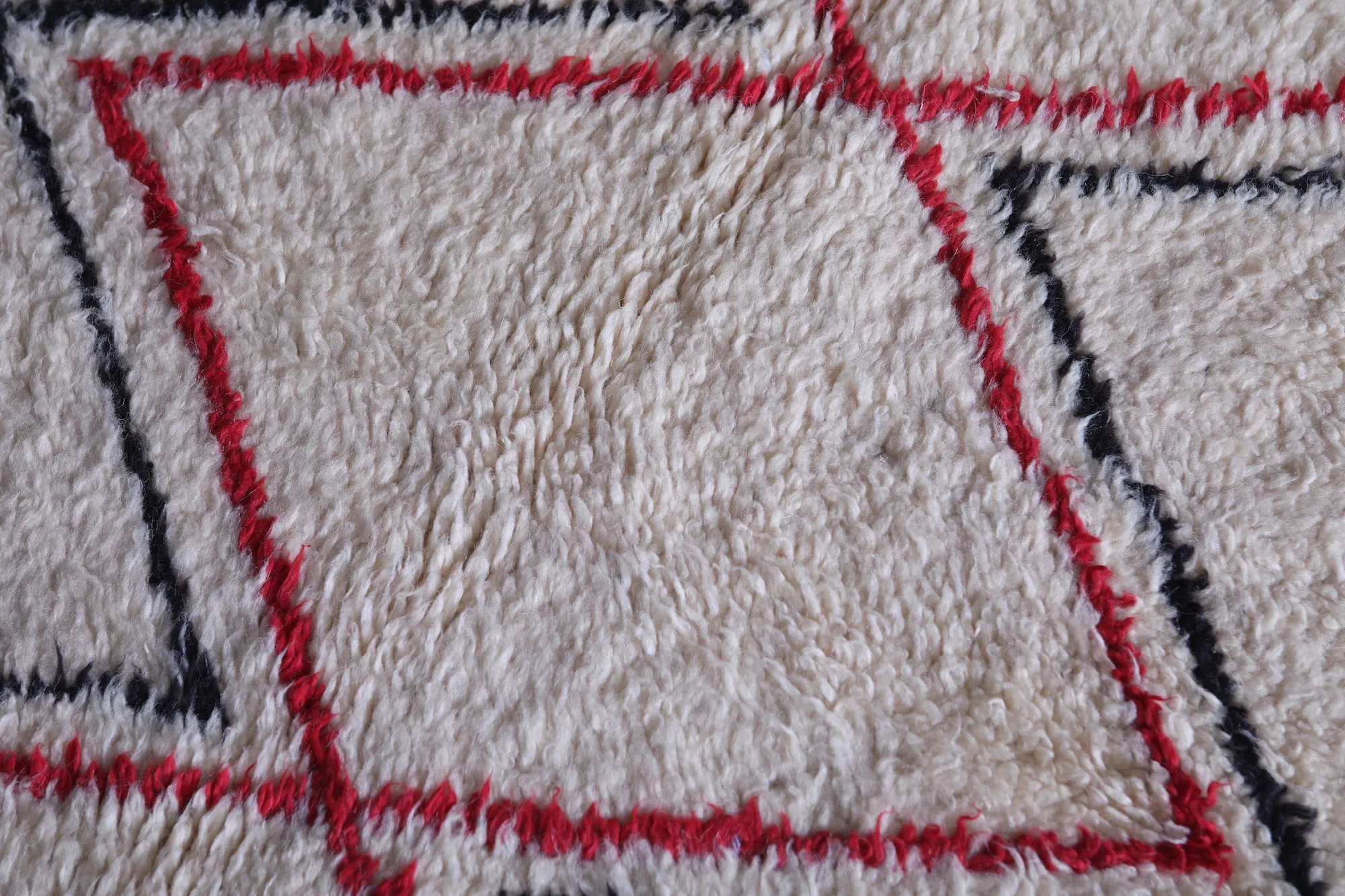 Small Azilal Runner Rug 3.3 x 4.6 Feet – Minimalist Moroccan Style