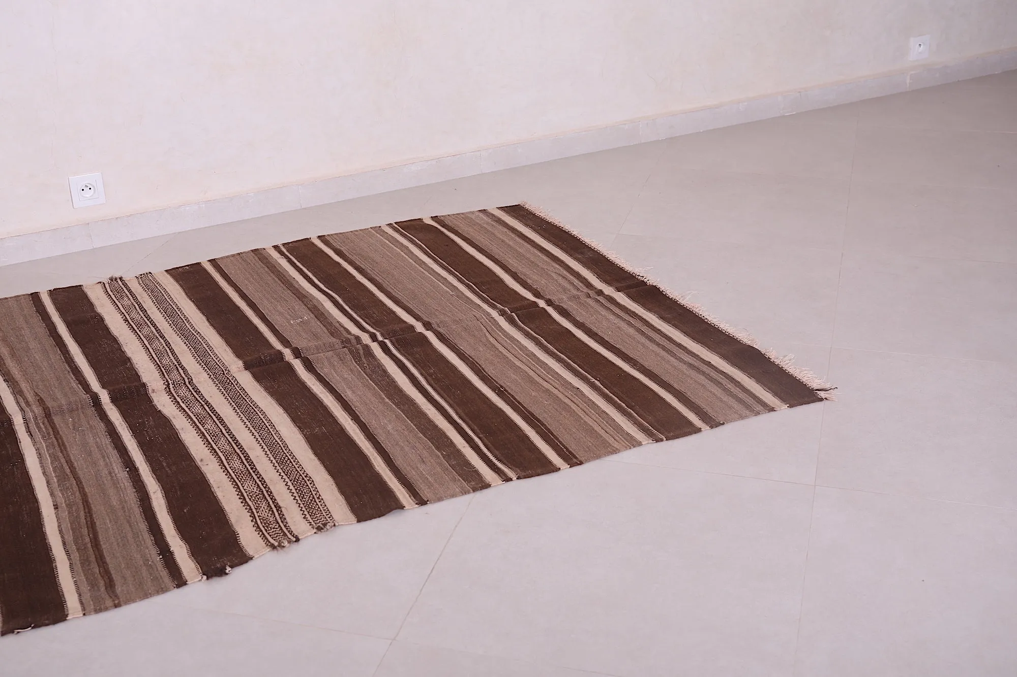 Striped Moroccan Berber Kilim Rug - 4.5x8.1 ft Handwoven