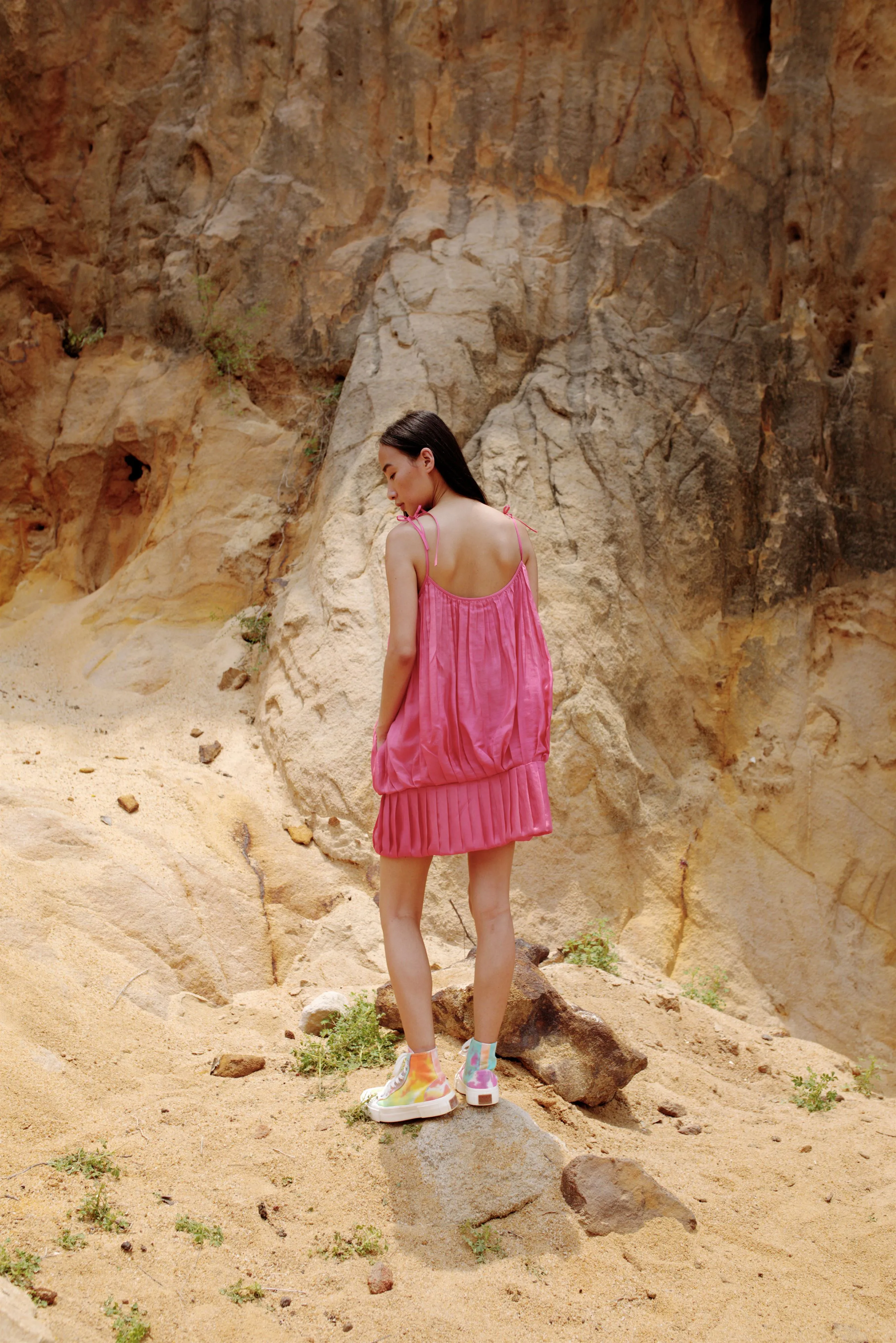 Summer Dress Balloon-Silk-Fuchsia-Black-Moss Green-Metallic Gold-Elaya Itu 36-Fashion Edit Maya Vana-Ituvana