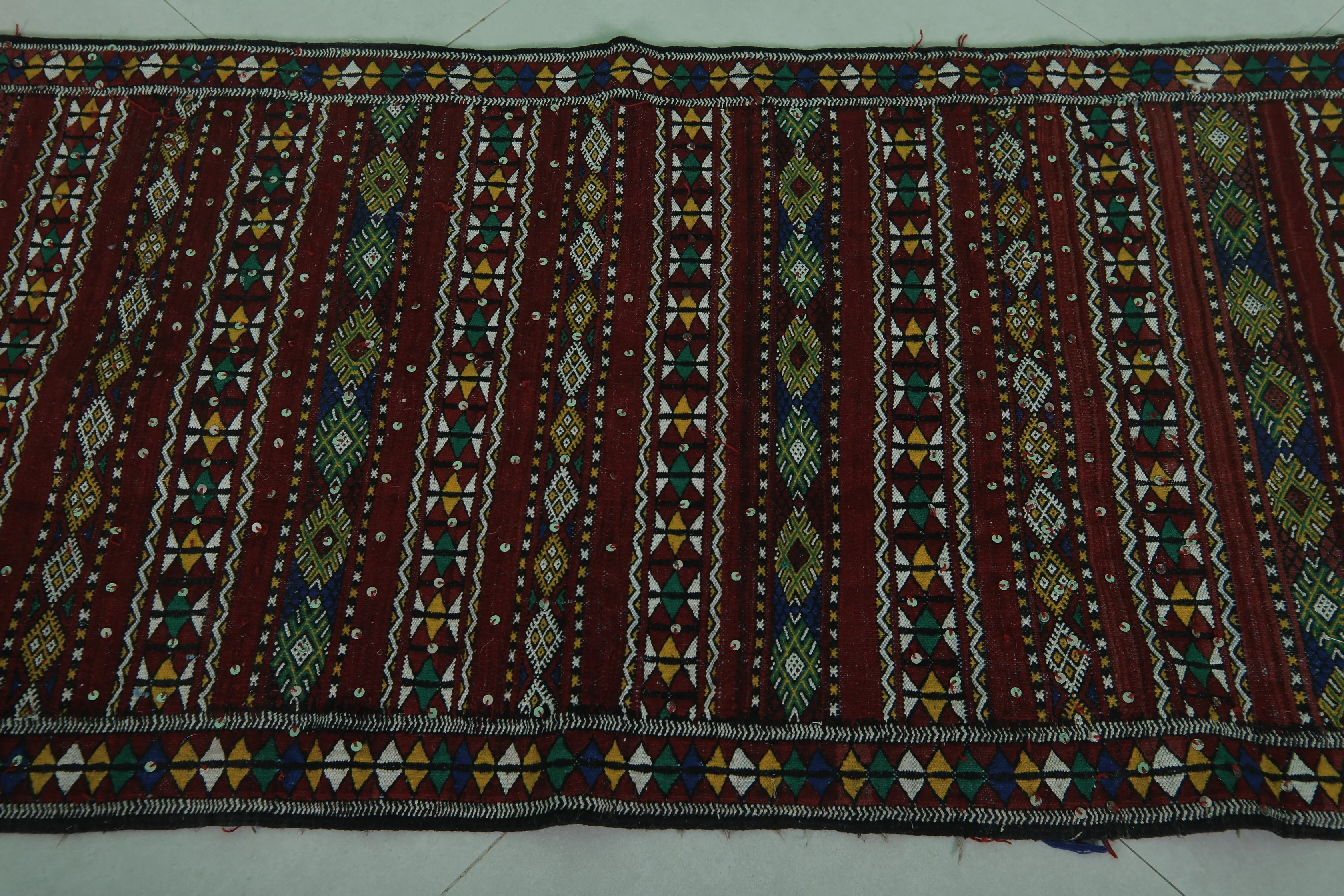 Traditional Moroccan Rug 2.4 x 5 FT - Rich Colors and Intricate Patterns