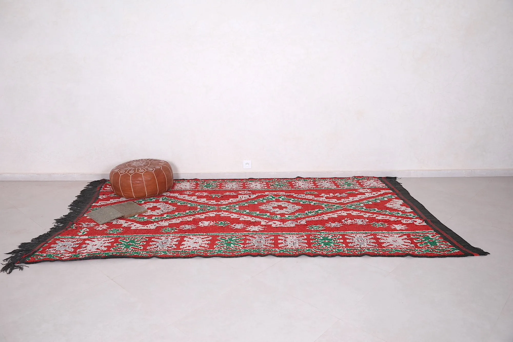 Traditional Moroccan Rug 5.6 x 9.8 FT - Red and Green Elegance
