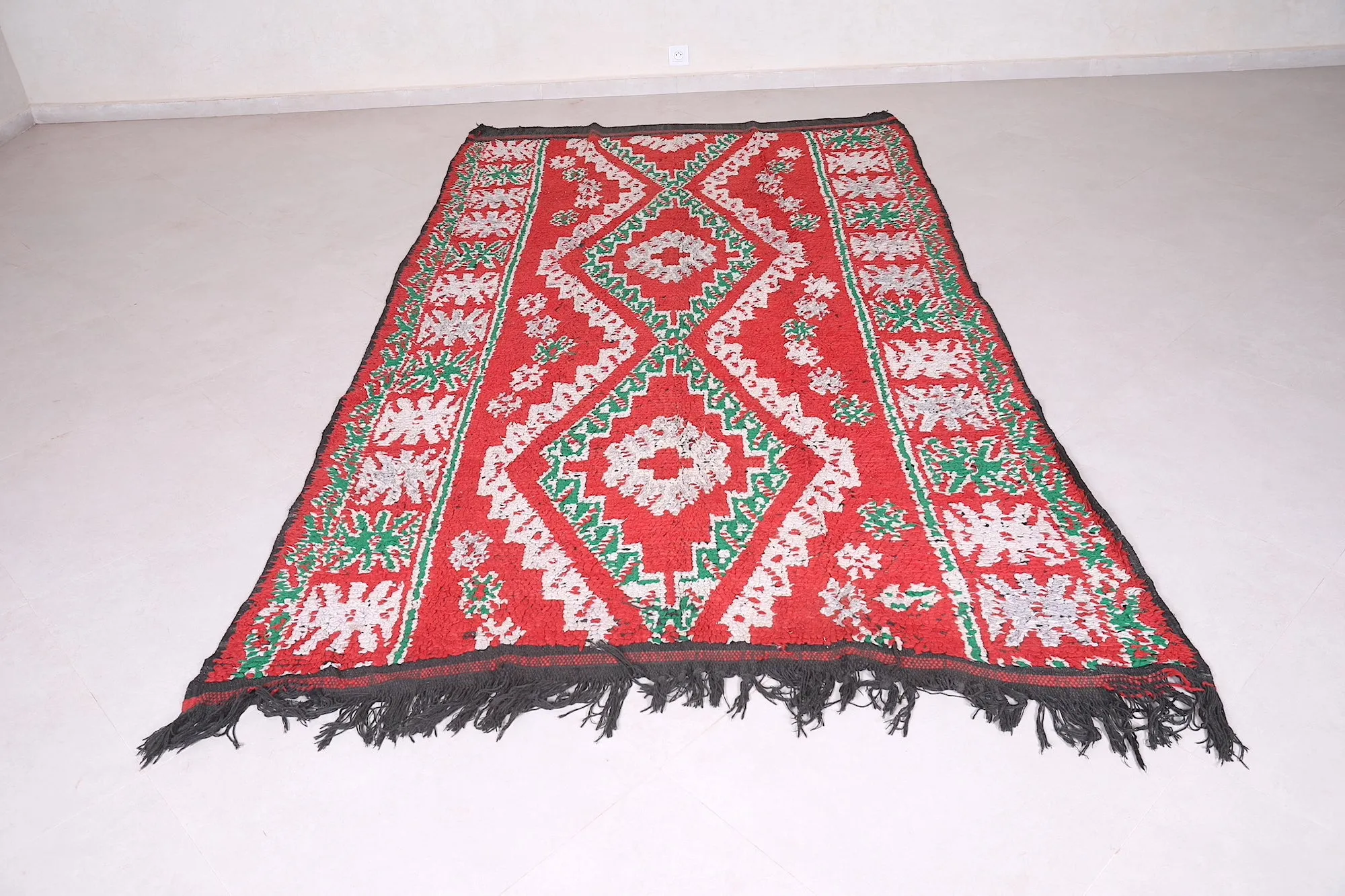 Traditional Moroccan Rug 5.6 x 9.8 FT - Red and Green Elegance