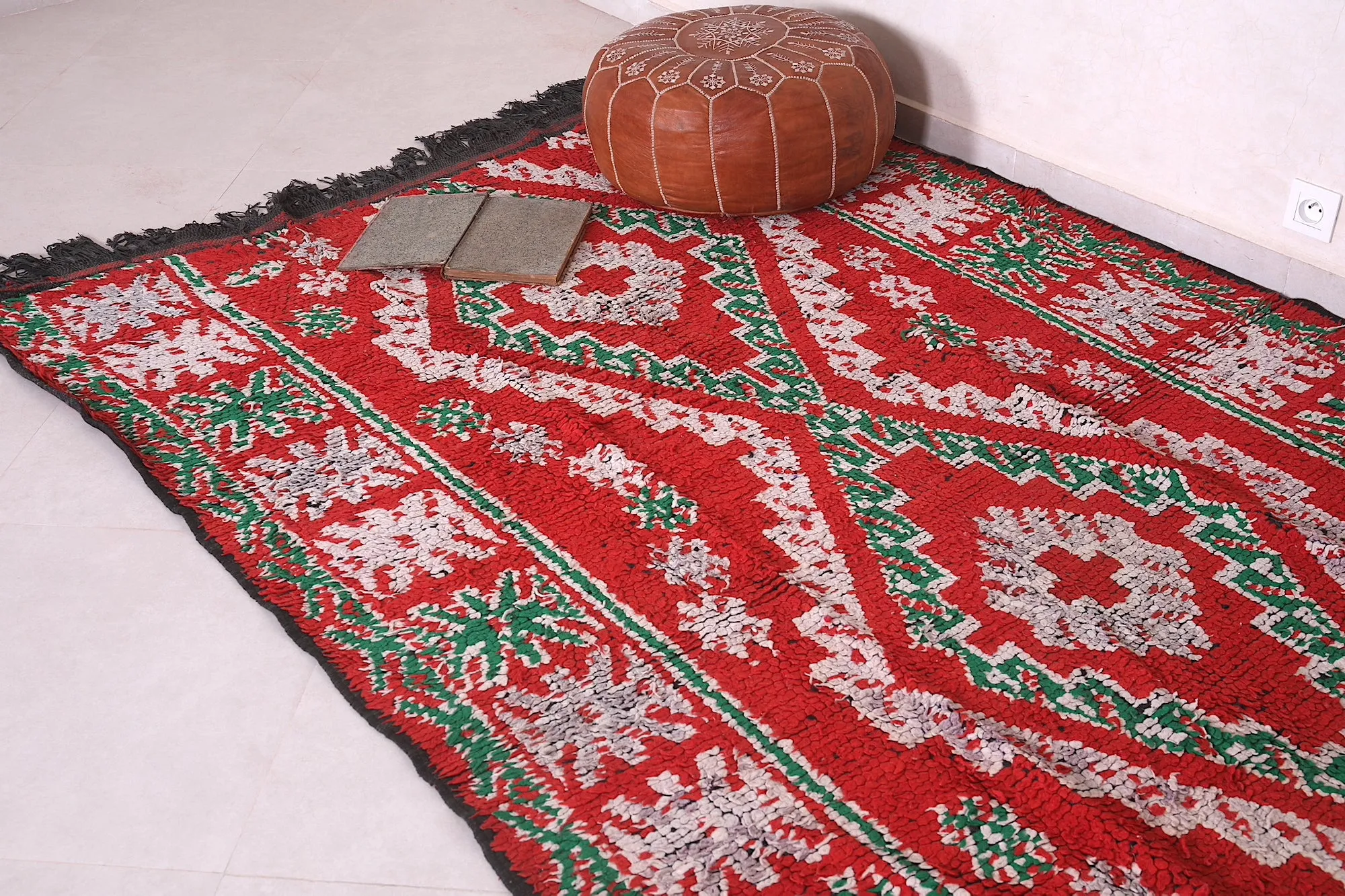 Traditional Moroccan Rug 5.6 x 9.8 FT - Red and Green Elegance