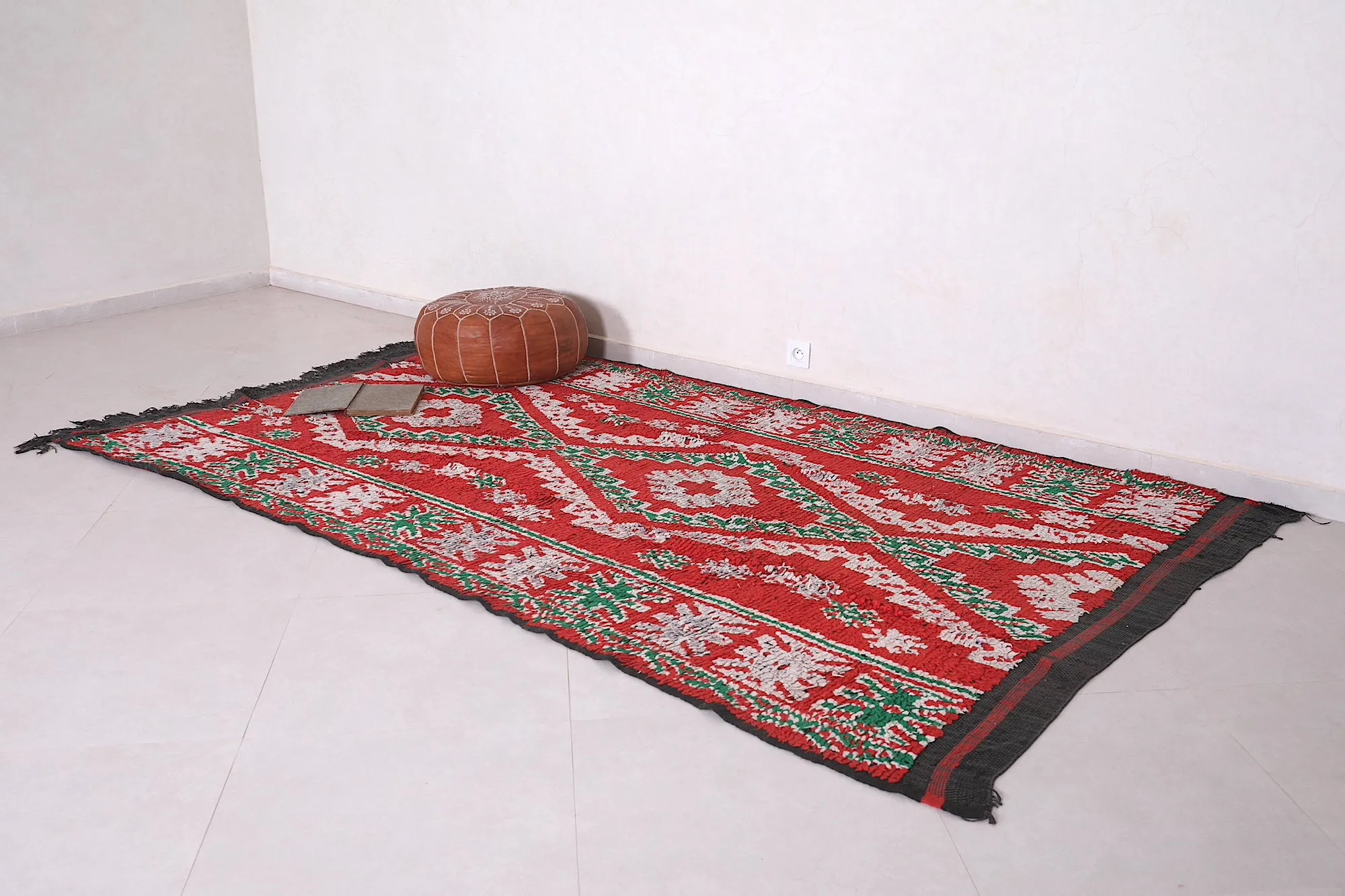 Traditional Moroccan Rug 5.6 x 9.8 FT - Red and Green Elegance