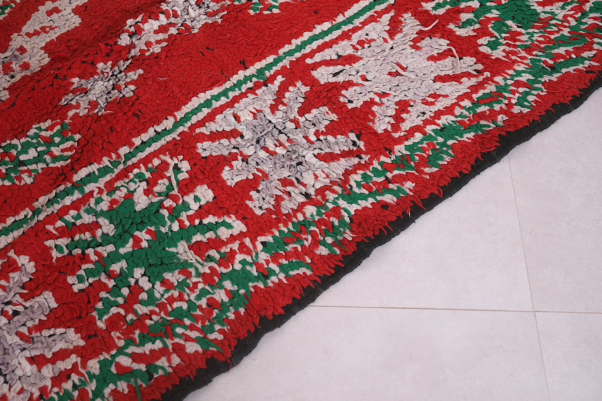 Traditional Moroccan Rug 5.6 x 9.8 FT - Red and Green Elegance