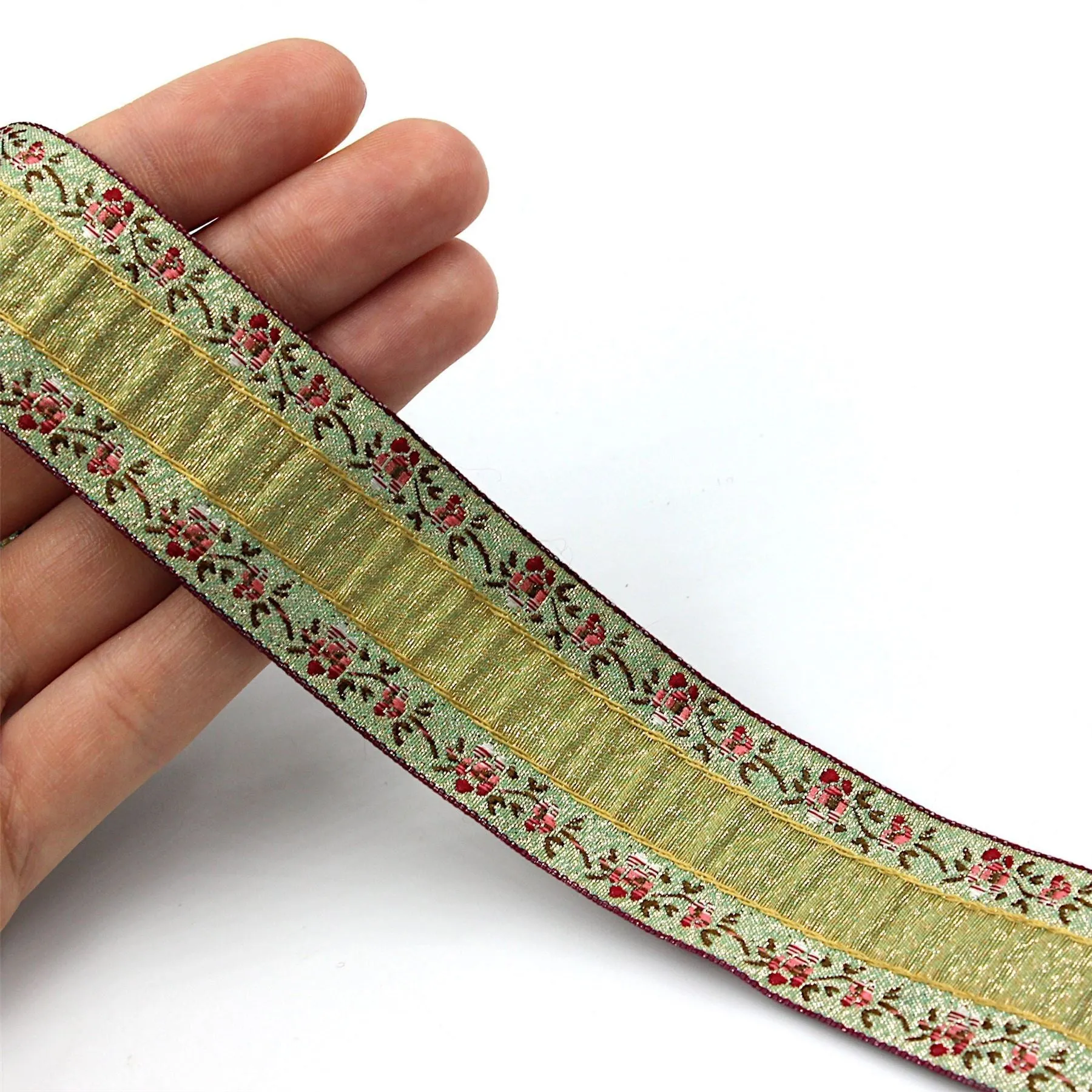 Tucked Centre Metallic Braid 30mm 6554